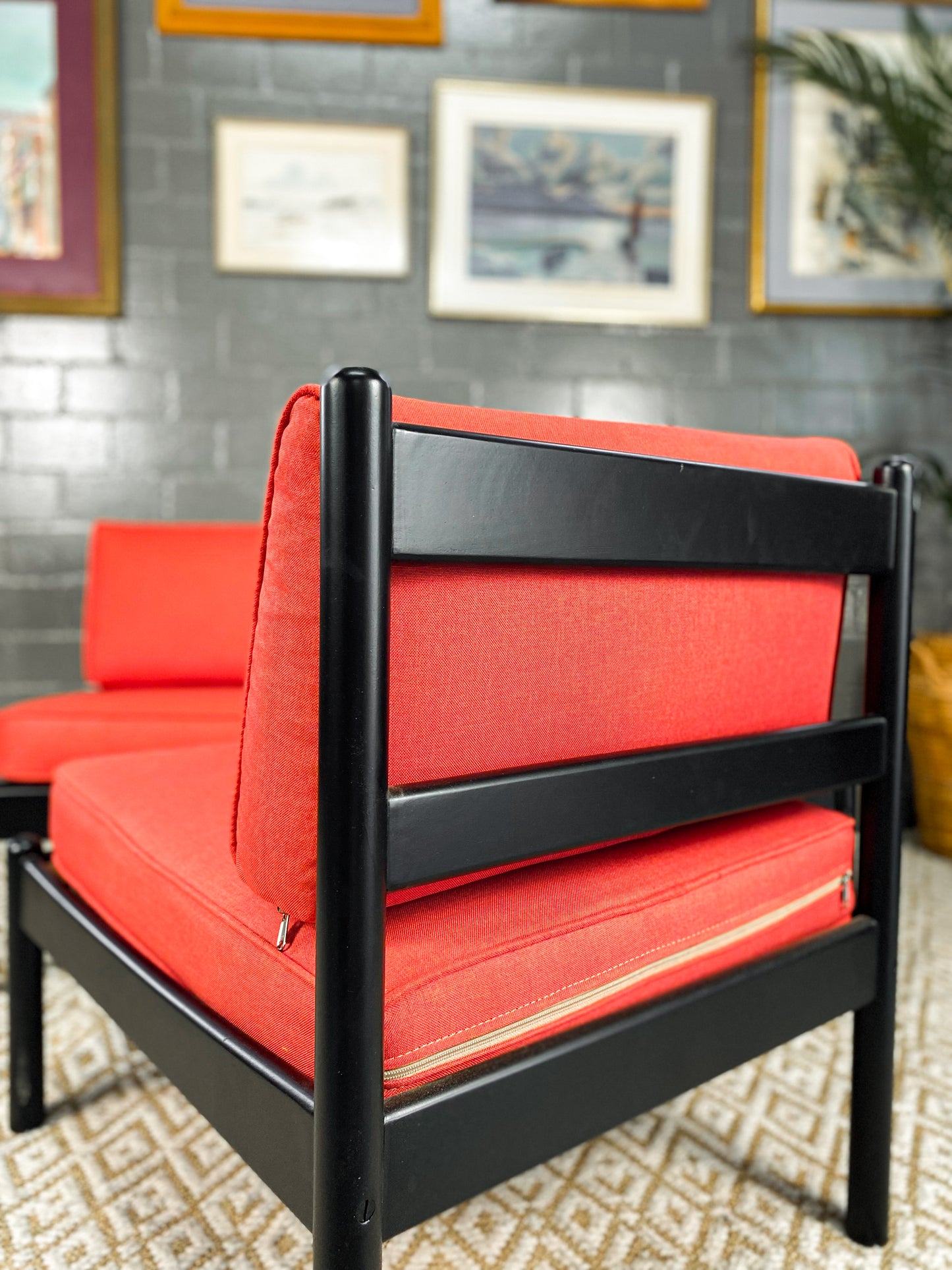 Retro Armless Lounger
