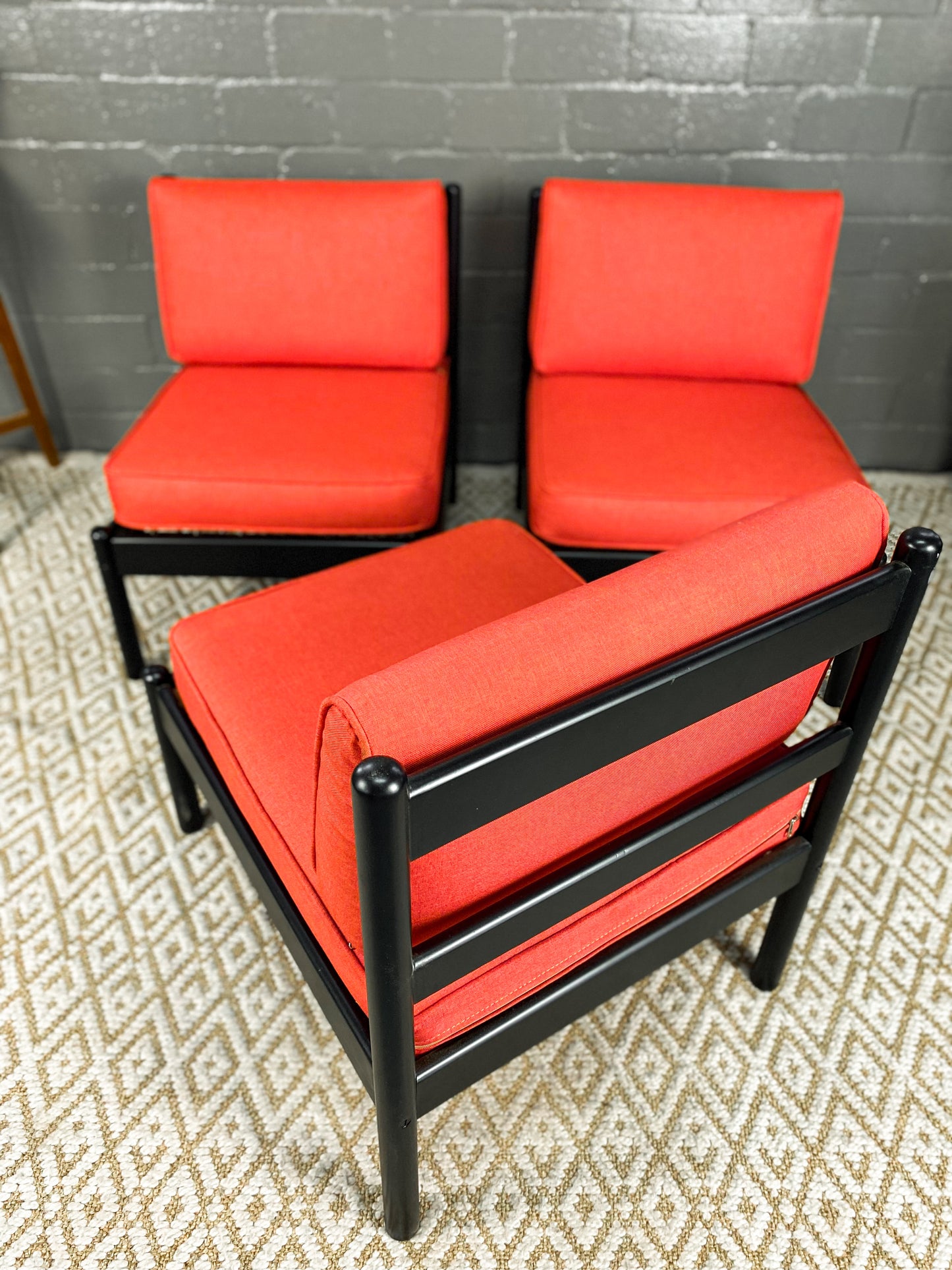 Retro Armless Lounger