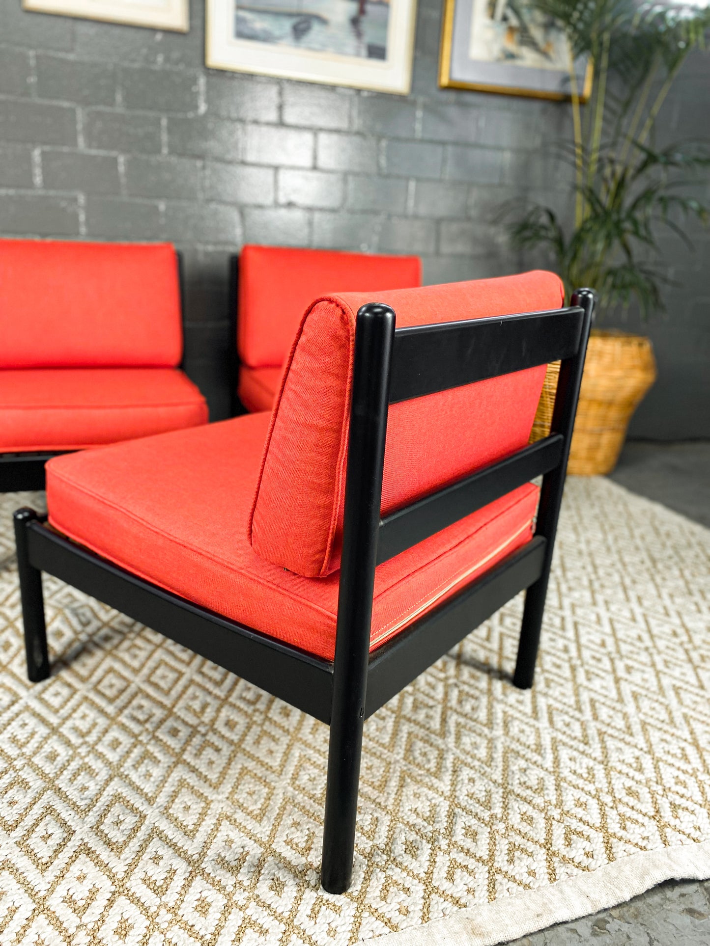 Retro Armless Lounger