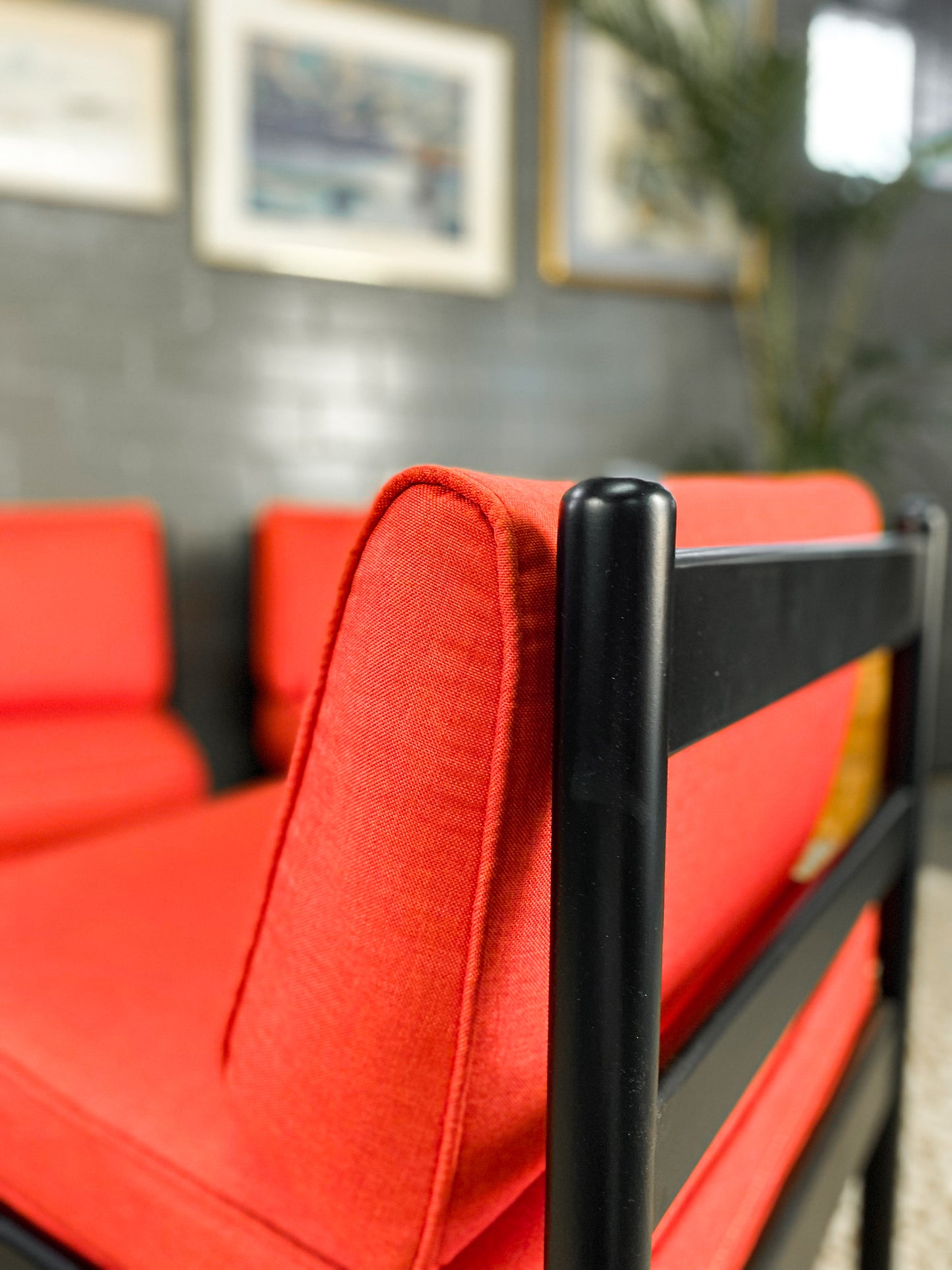 Retro Armless Lounger