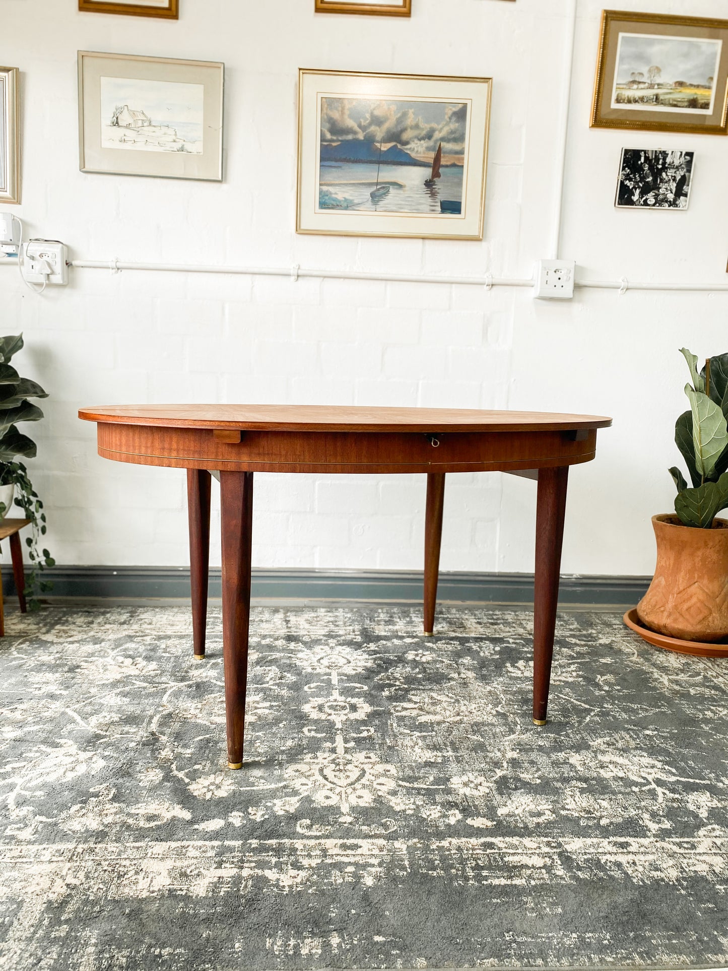 Greaves and Thomas Extendable Dining Table