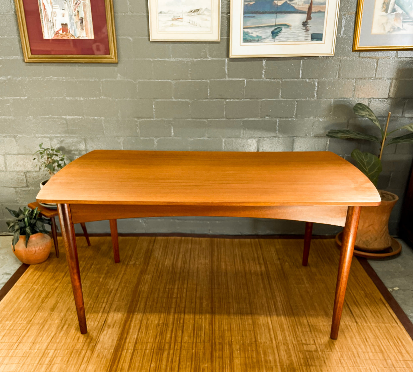 Frystark Dining Table