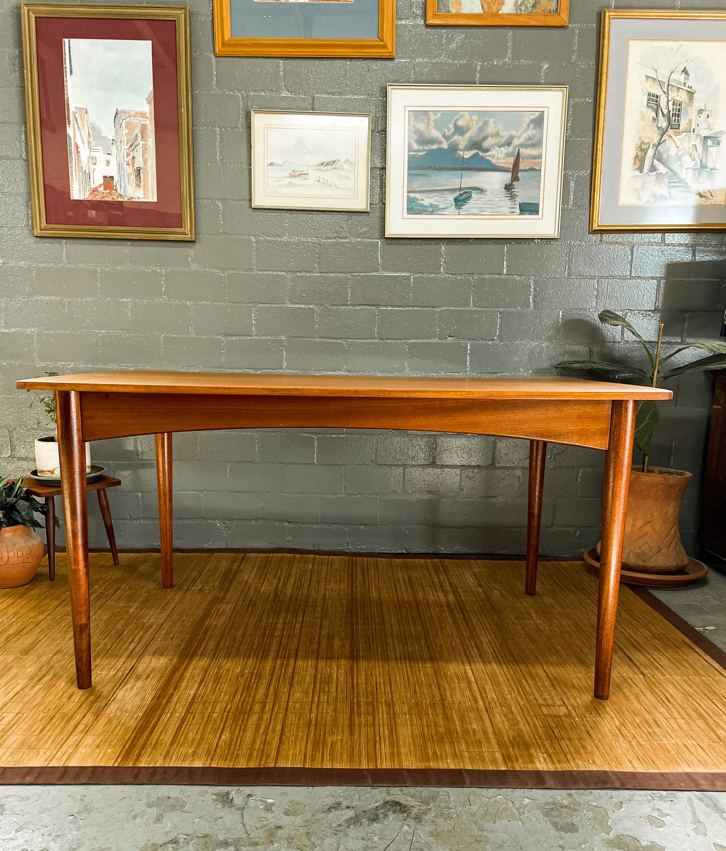 Frystark Dining Table