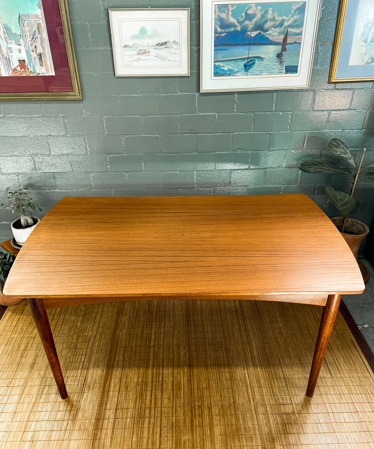 Frystark Dining Table