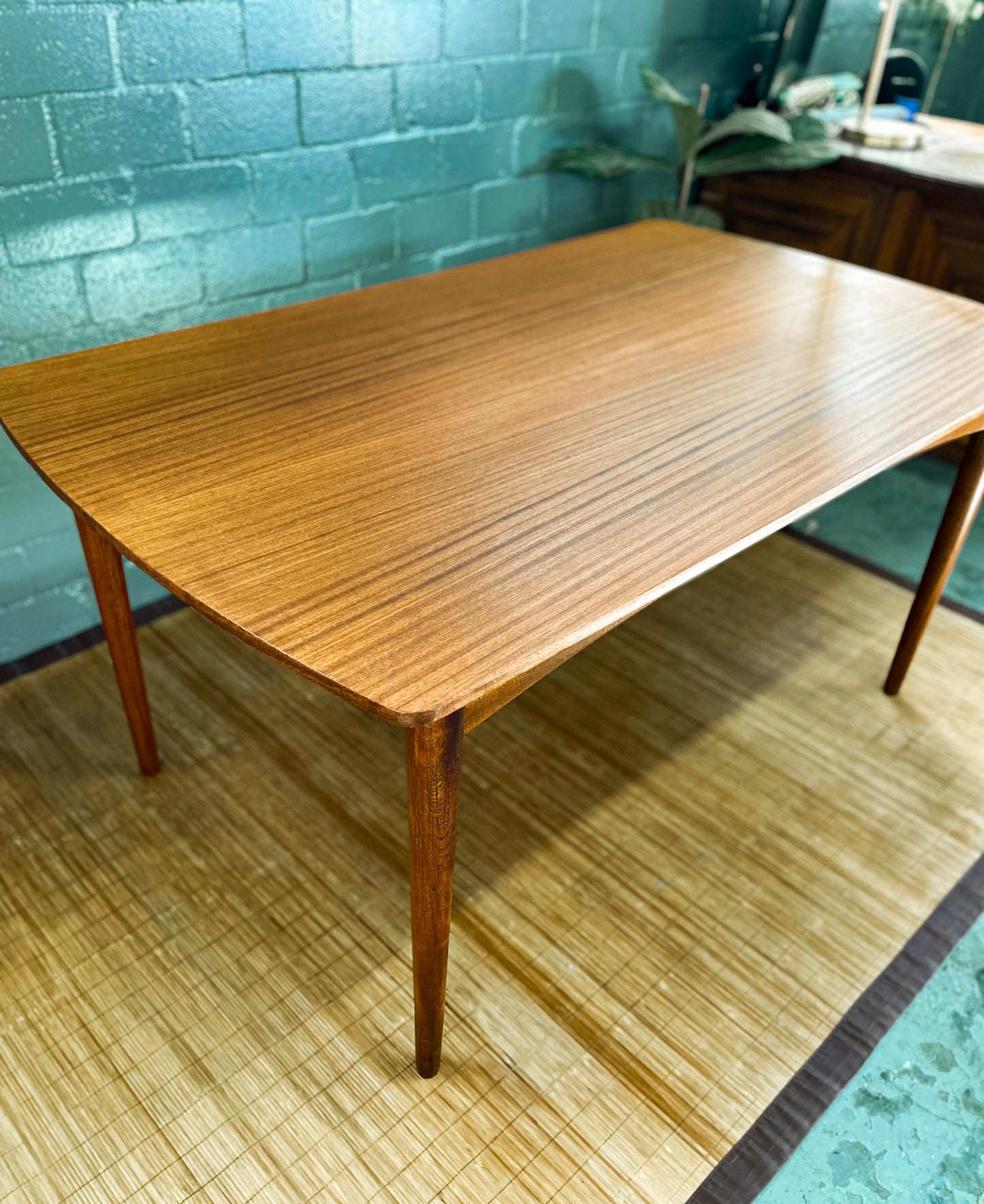 Frystark Dining Table