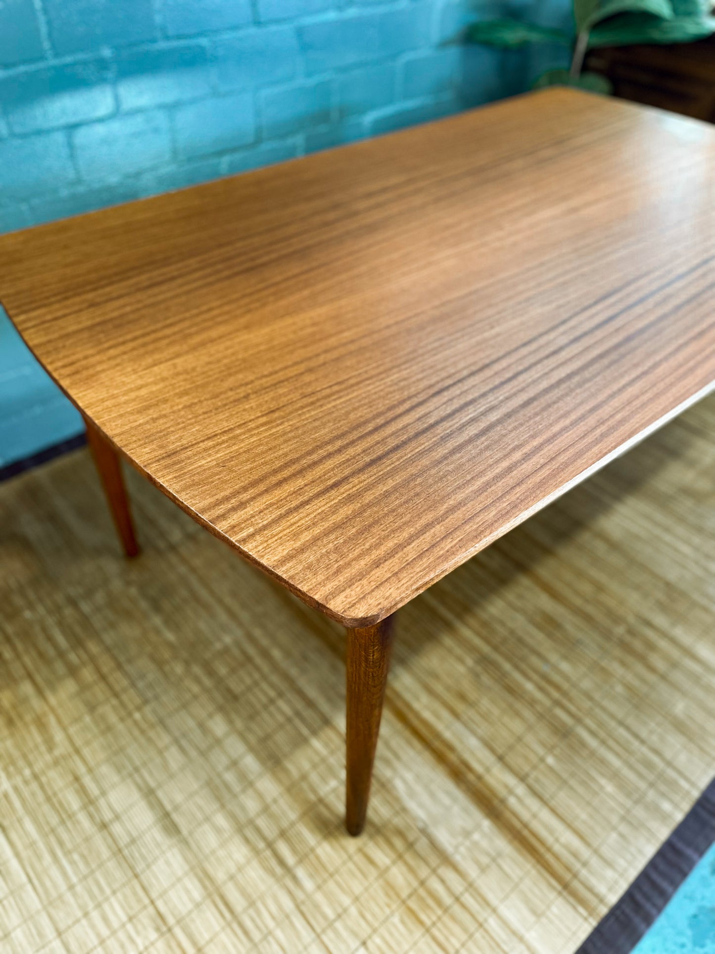 Frystark Dining Table