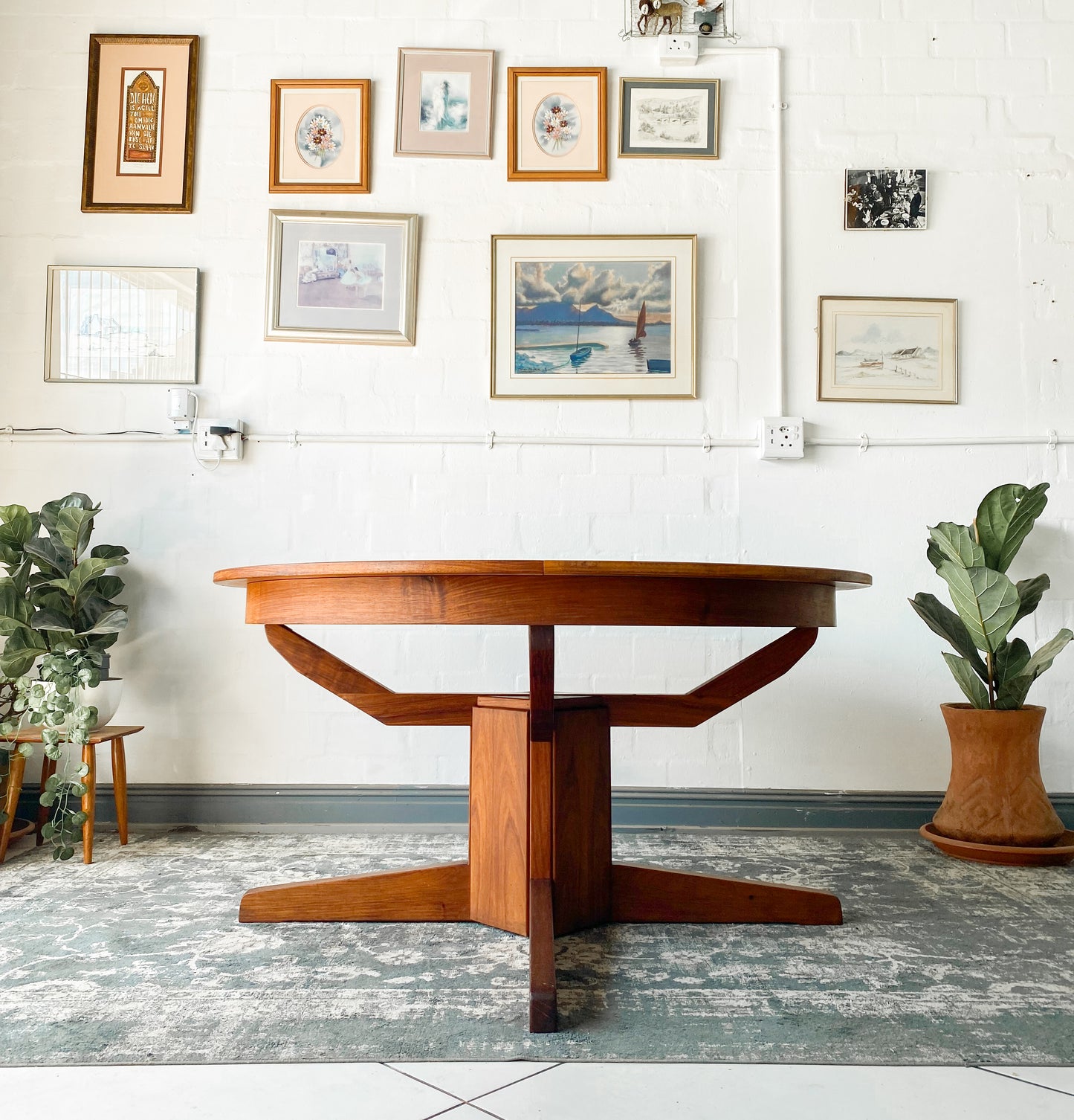 Mid Century Extendable Dining Table