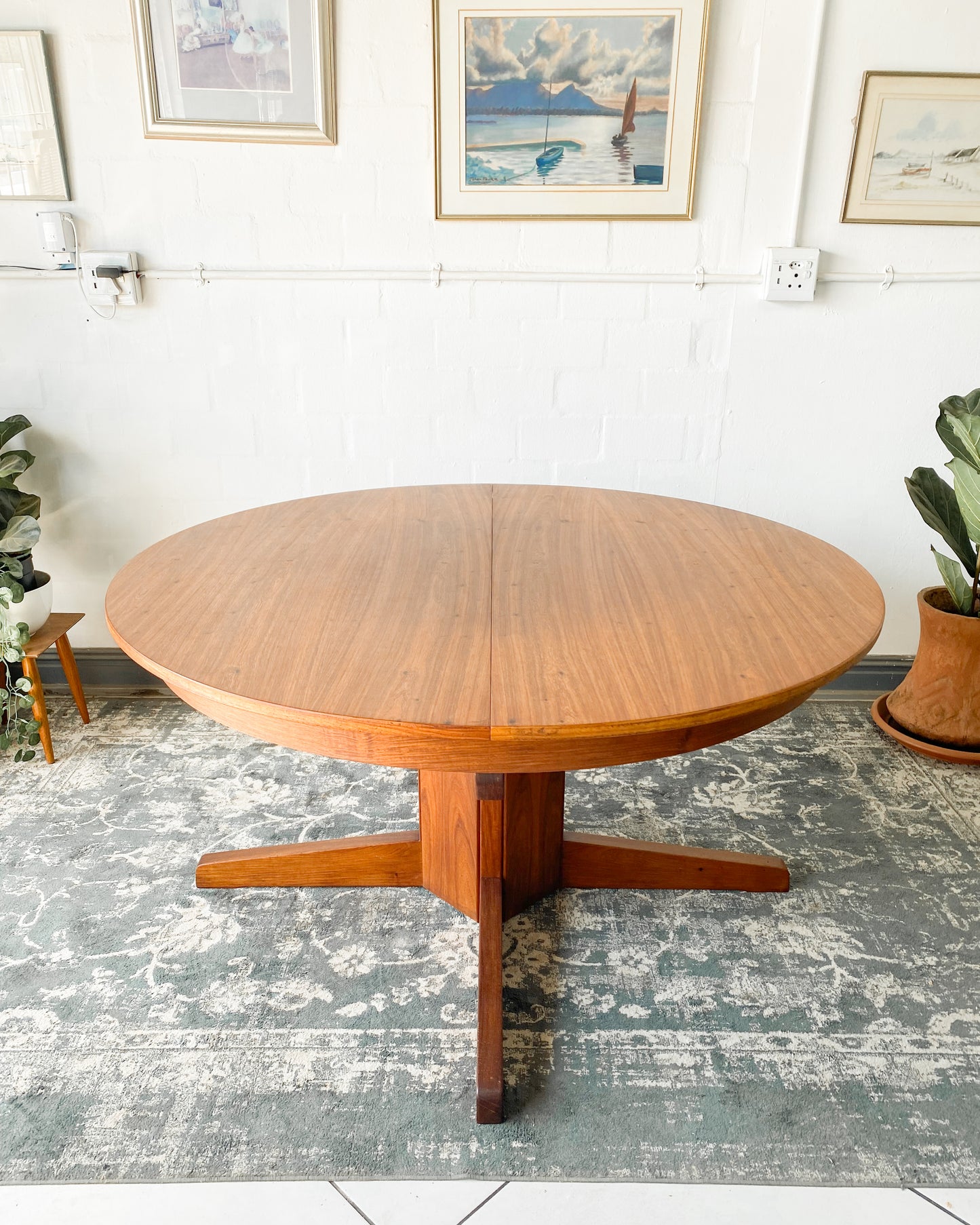 Mid Century Extendable Dining Table