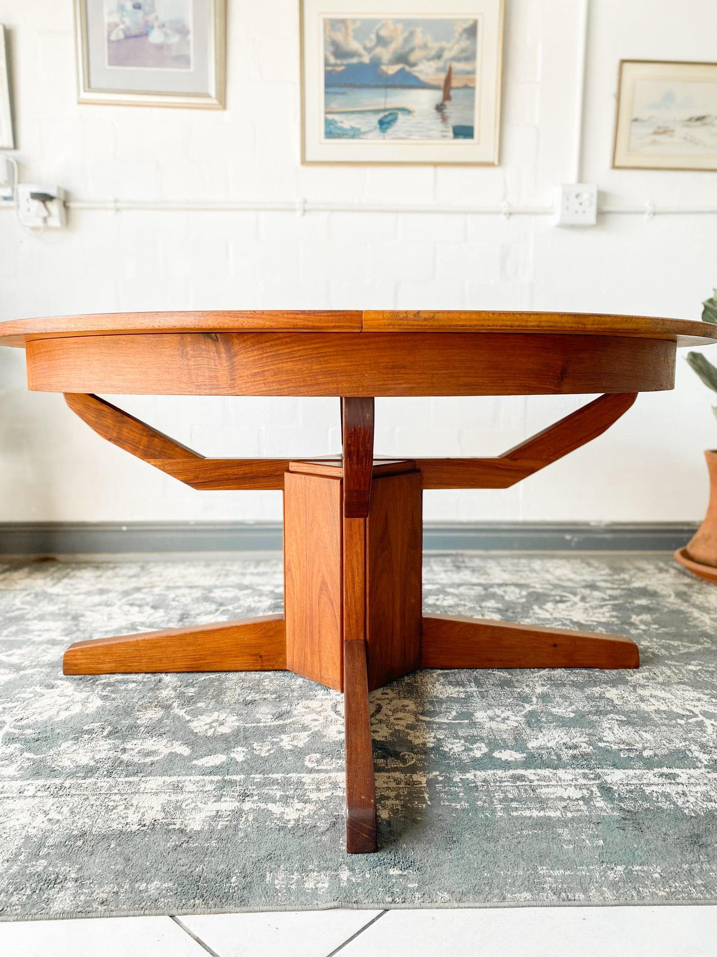 Mid Century Extendable Dining Table