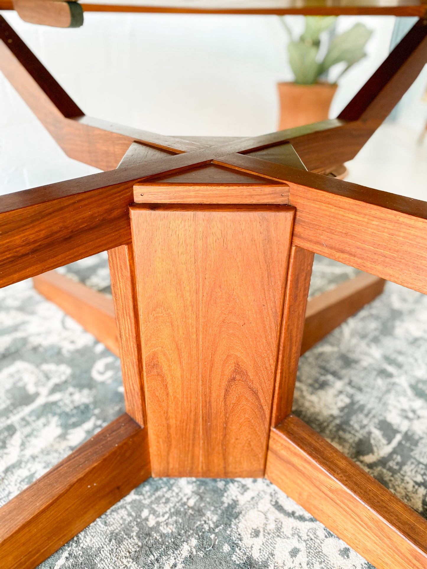 Mid Century Extendable Dining Table
