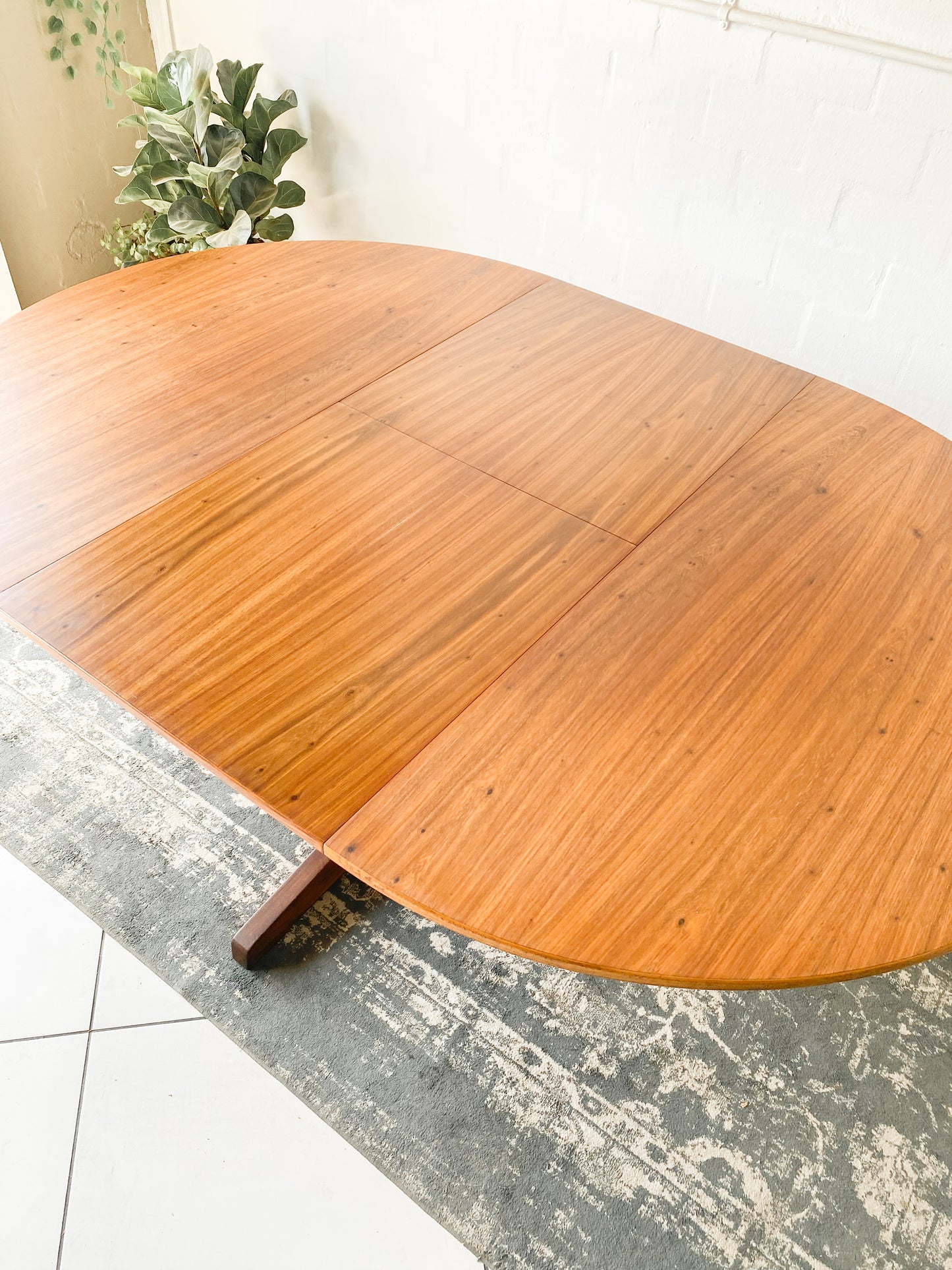 Mid Century Extendable Dining Table