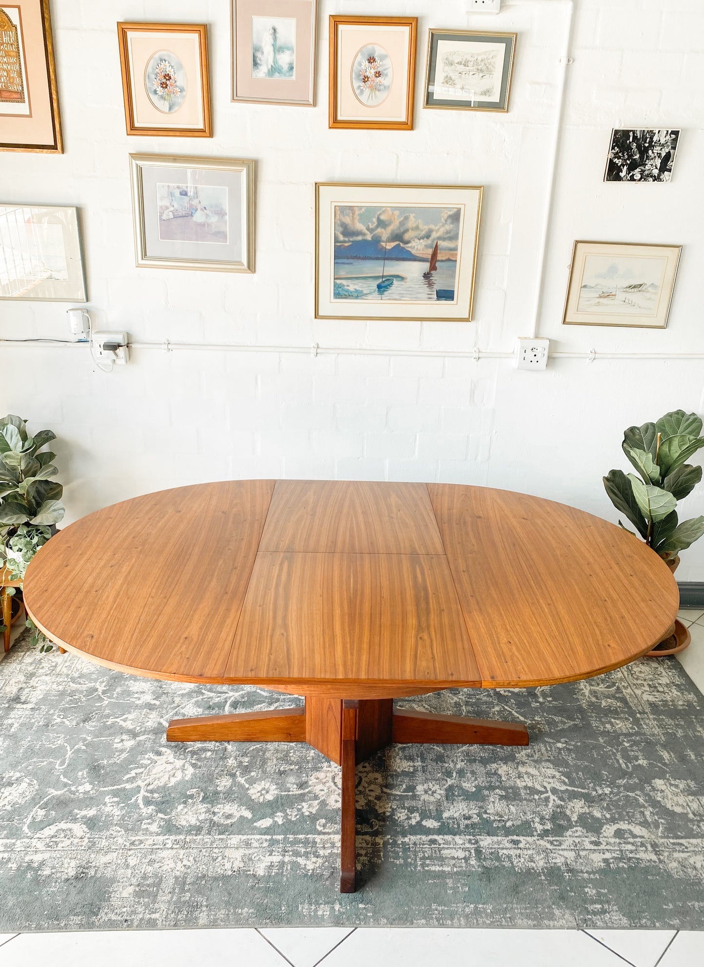 Mid Century Extendable Dining Table