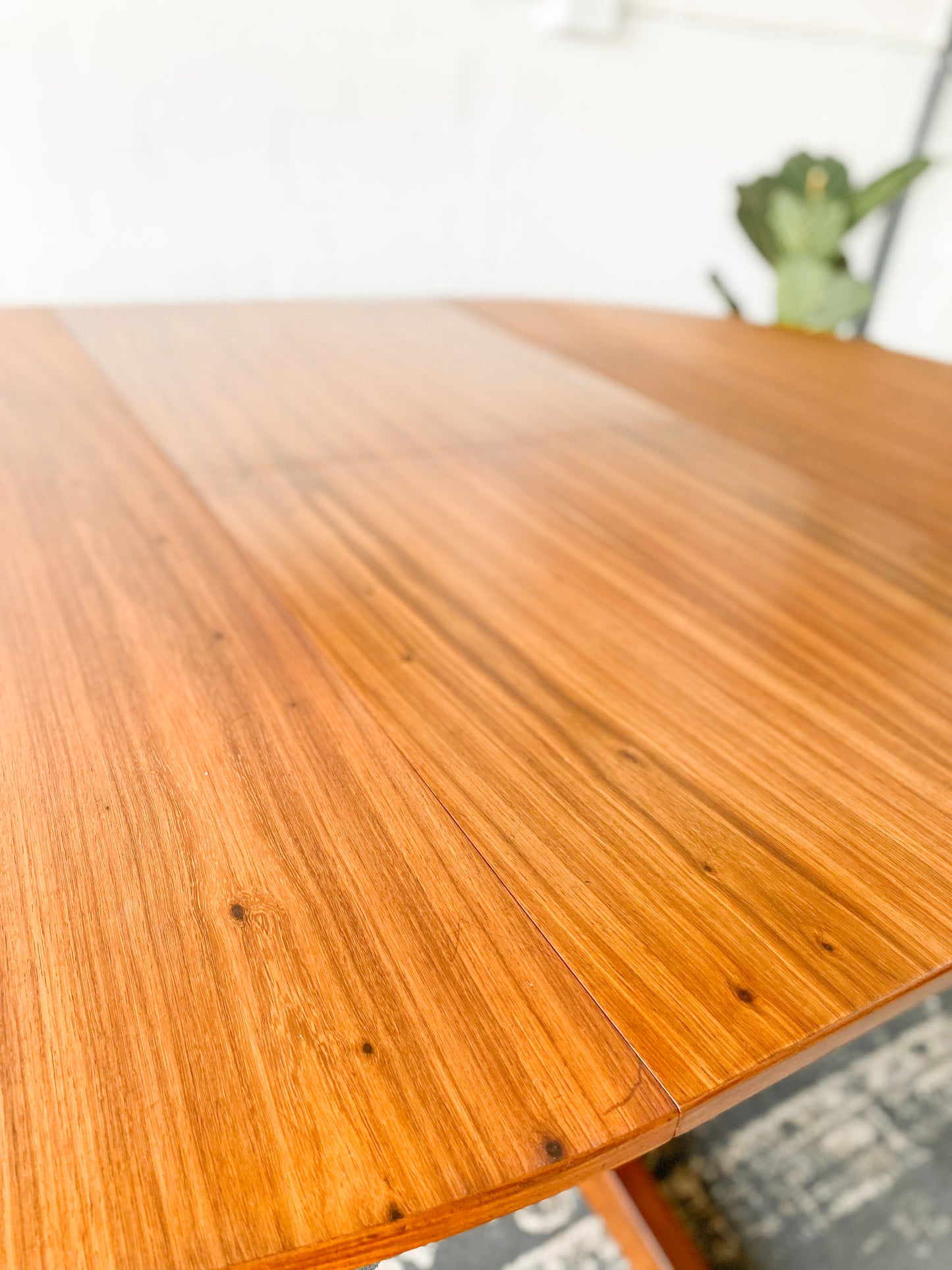 Mid Century Extendable Dining Table
