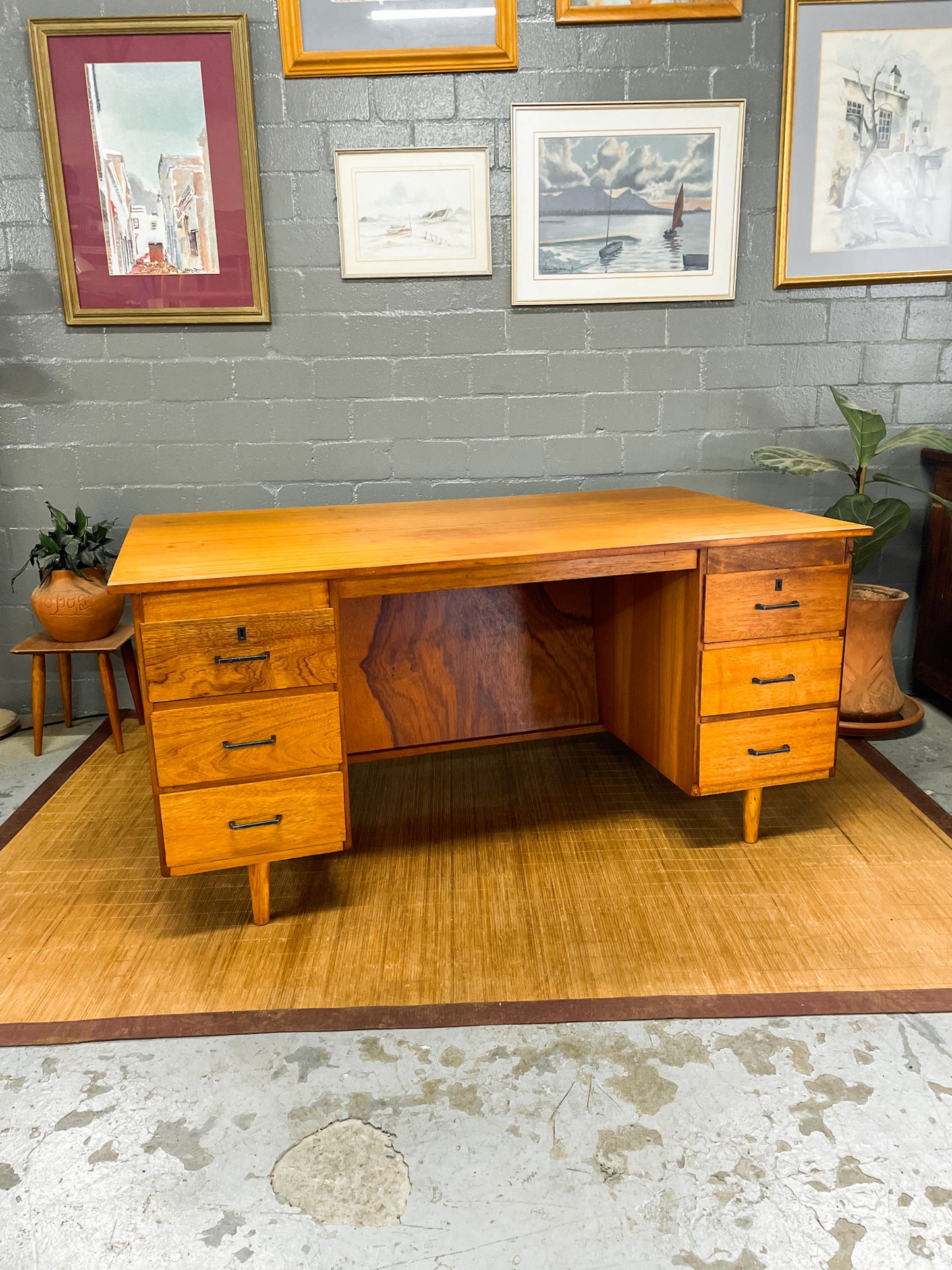 Large Frystark Desk