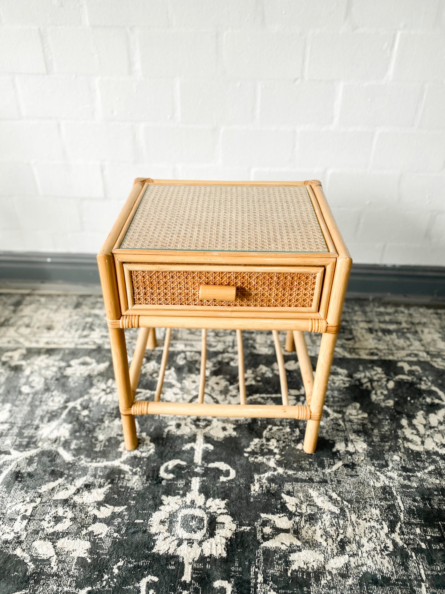 Single Cane Pedestal