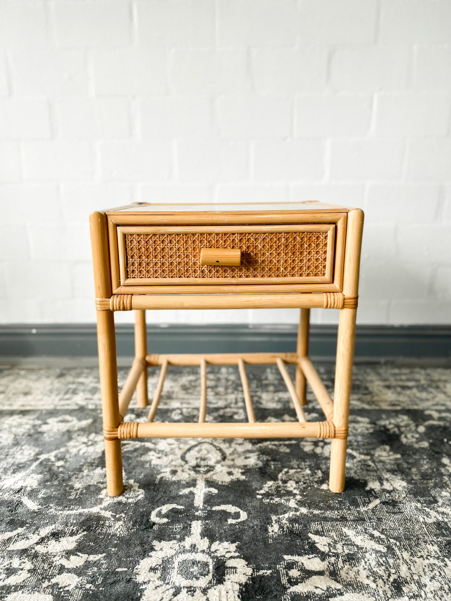 Single Cane Pedestal