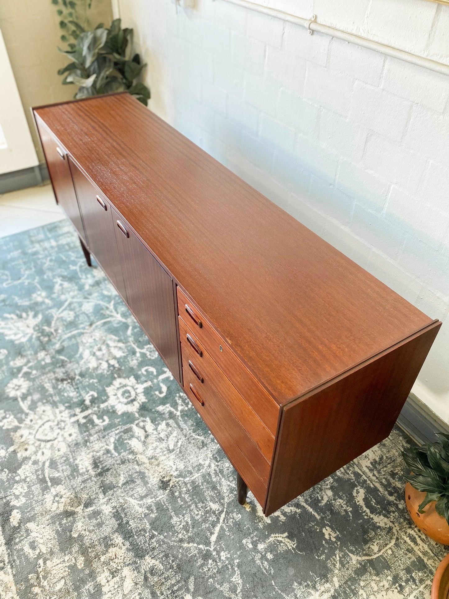 Frystark Sideboard