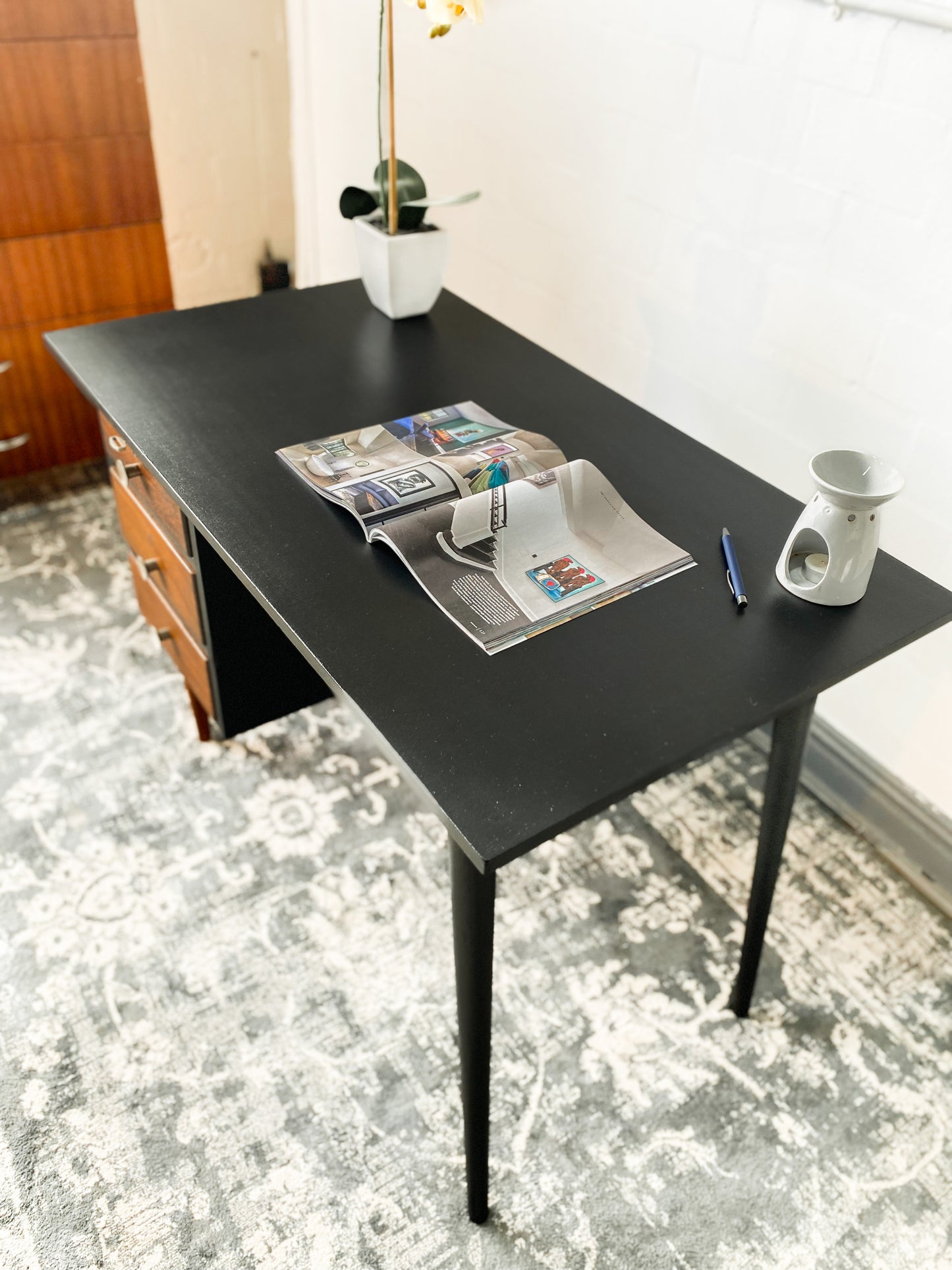 Retro Desk with 3 Drawers and Tapered Legs