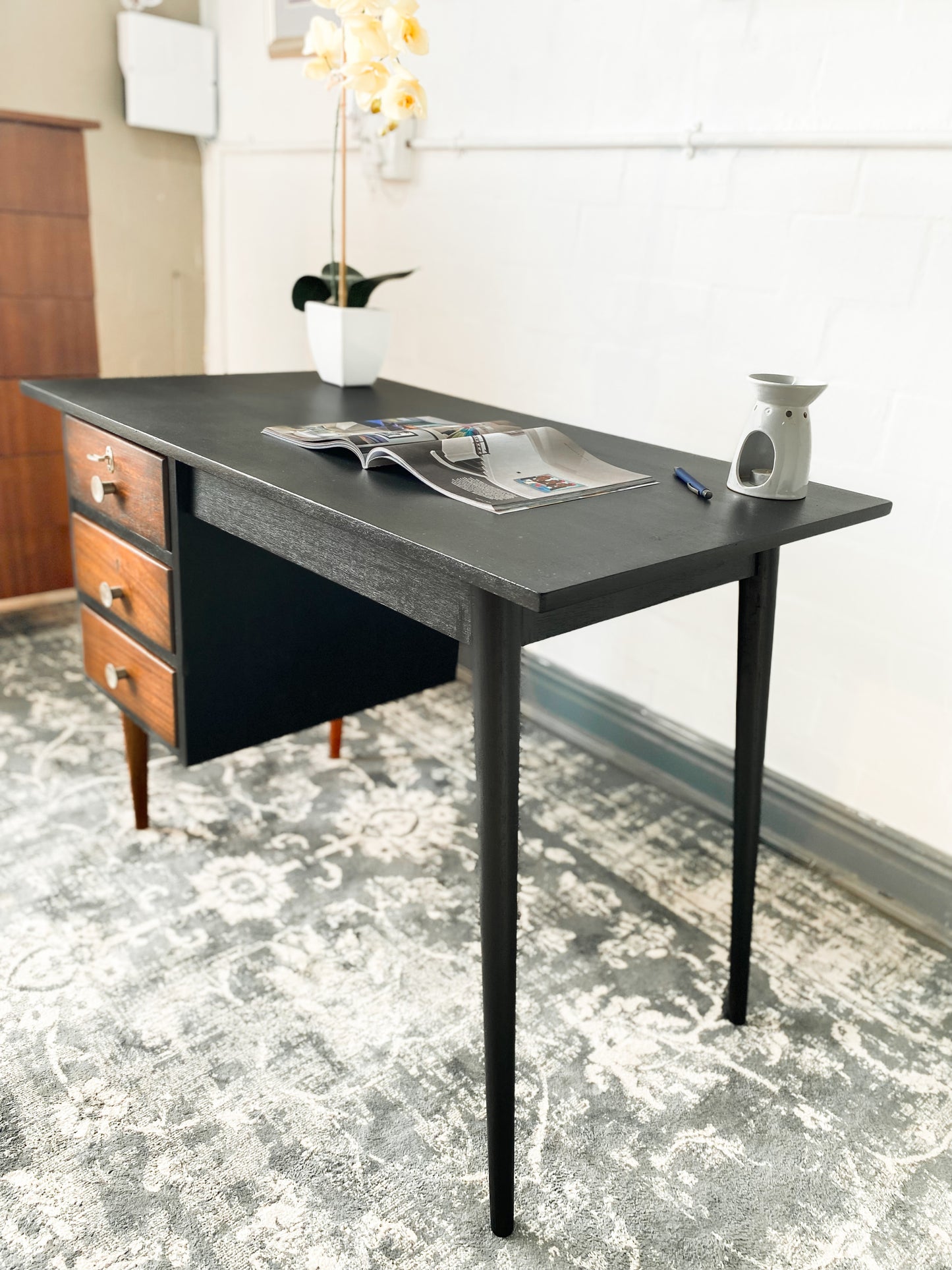 Retro Desk with 3 Drawers and Tapered Legs