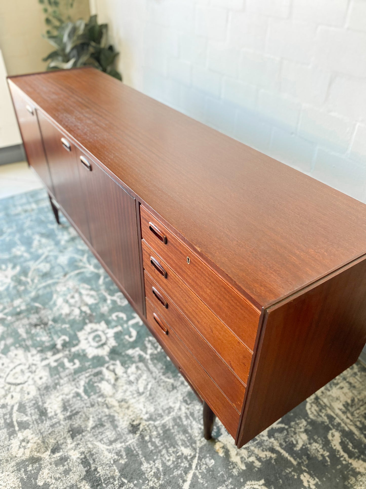 Frystark Sideboard