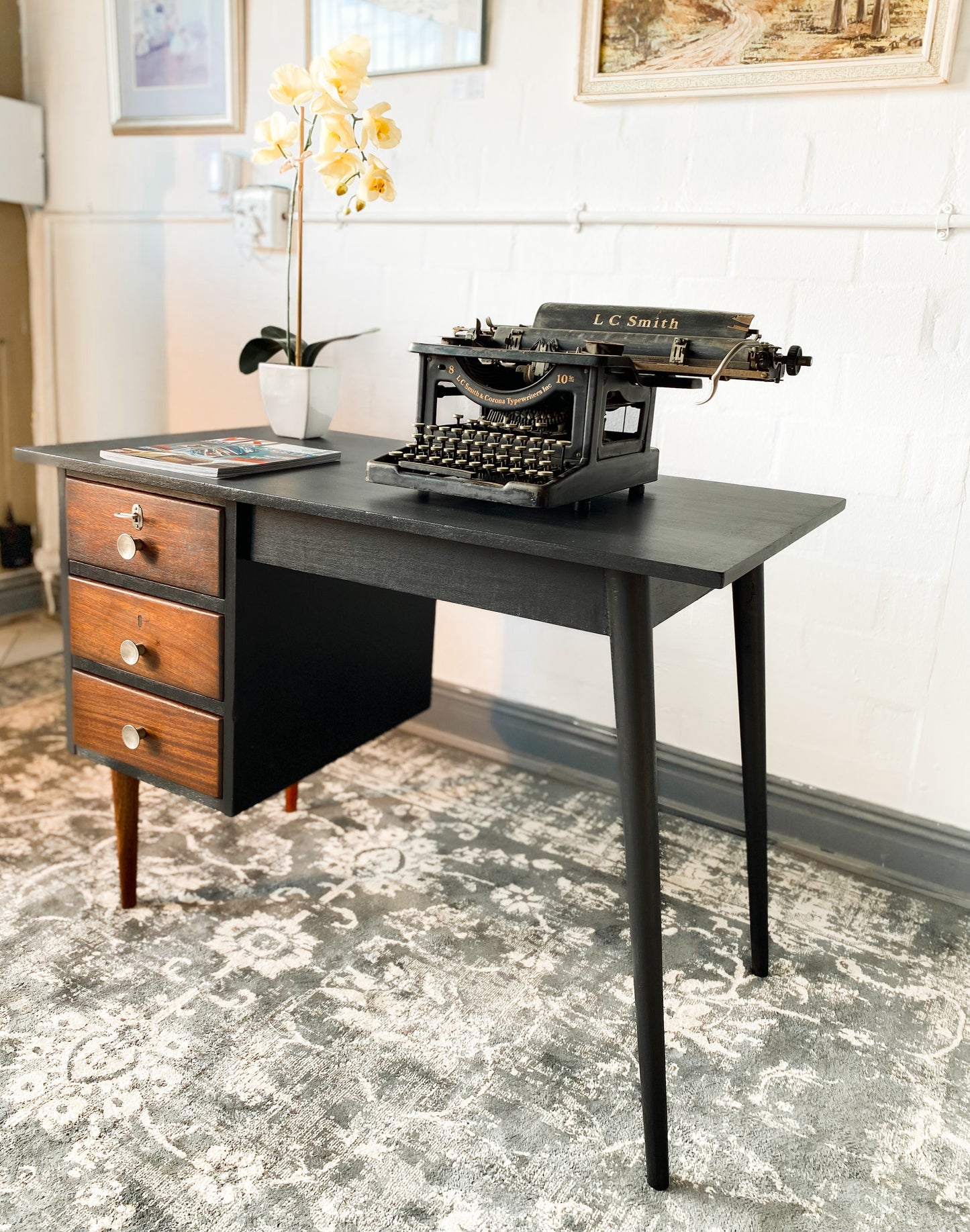 Retro Desk with 3 Drawers and Tapered Legs