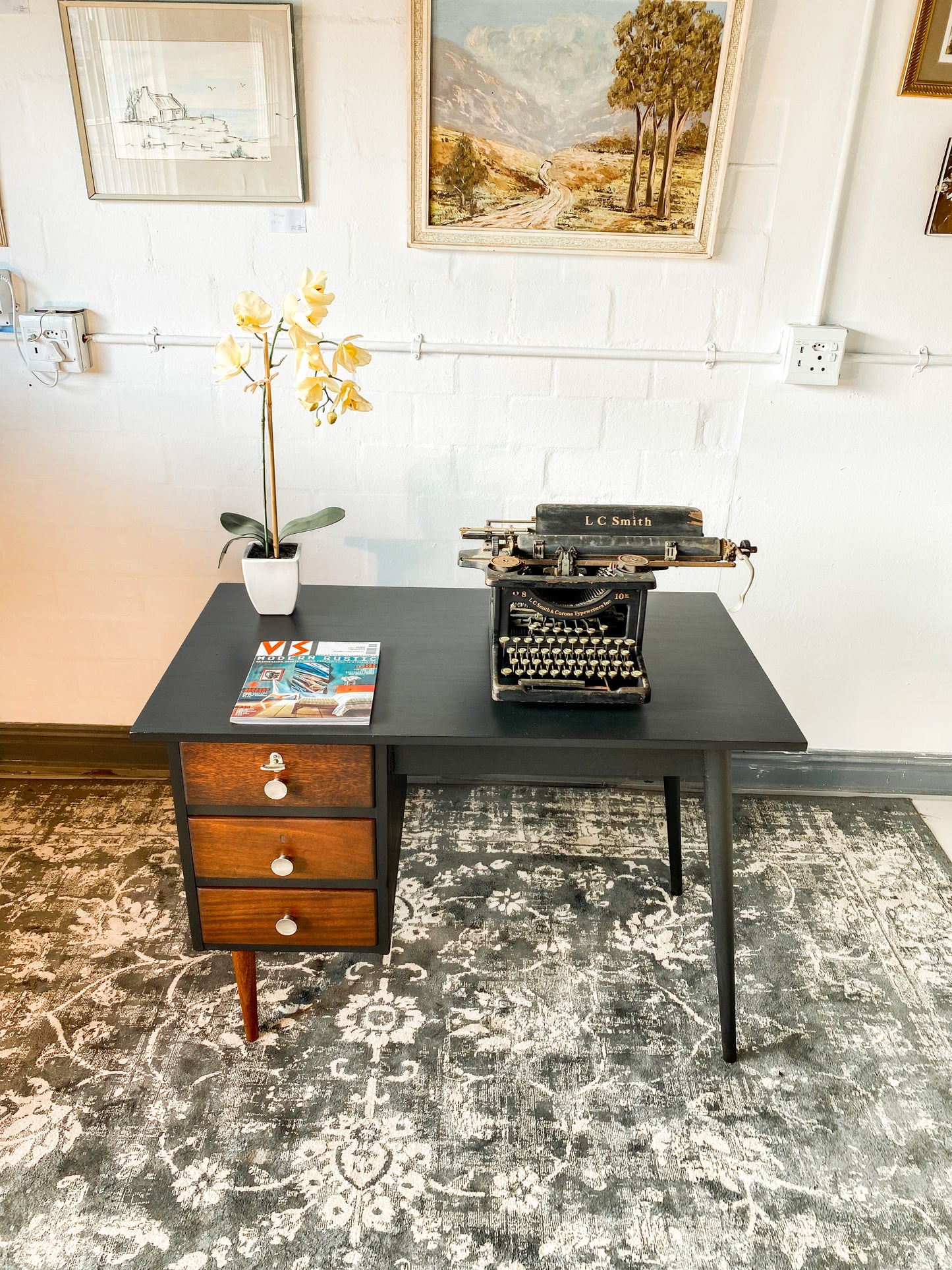 Retro Desk with 3 Drawers and Tapered Legs