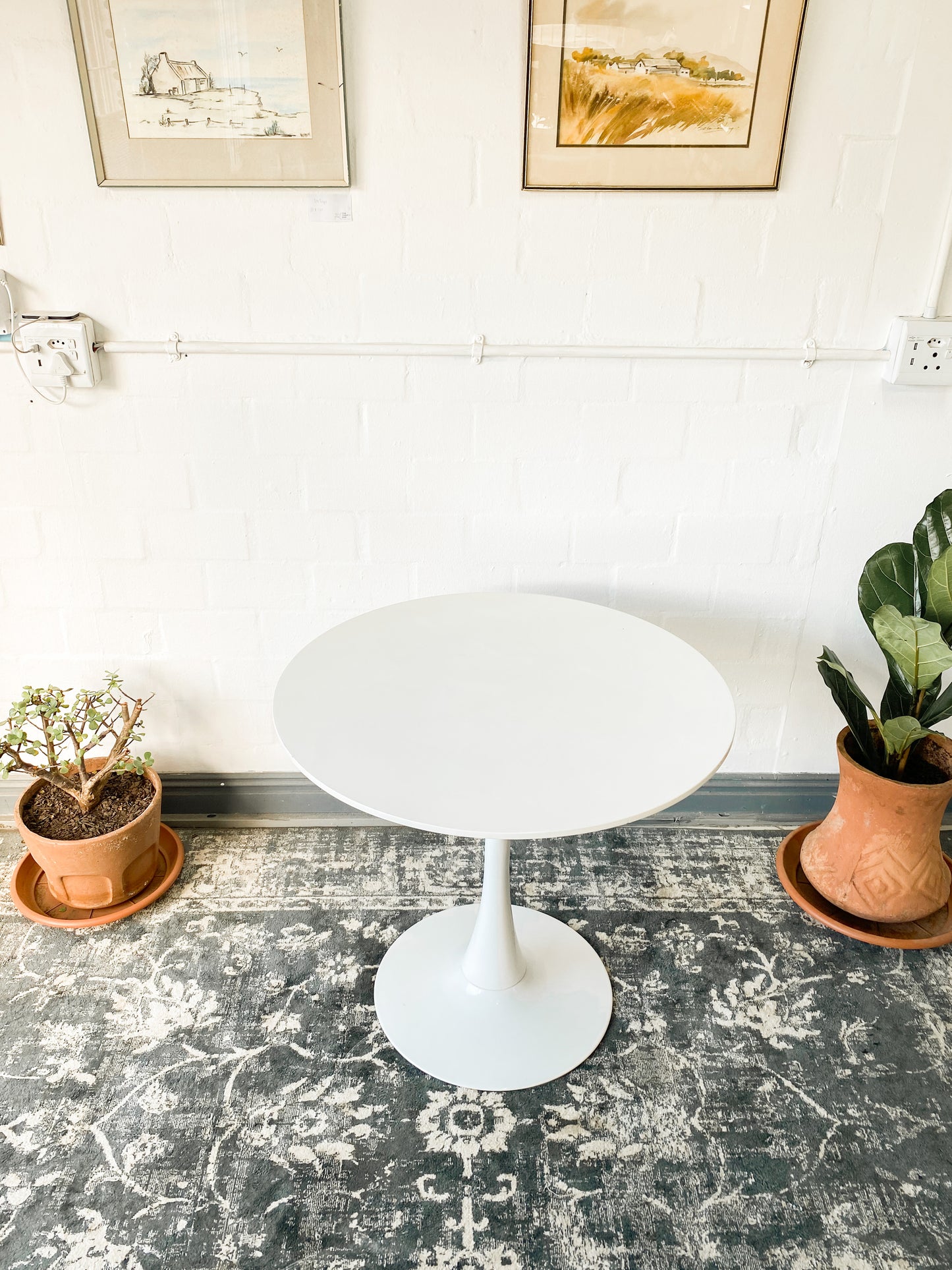 Tulip Style Dining Table