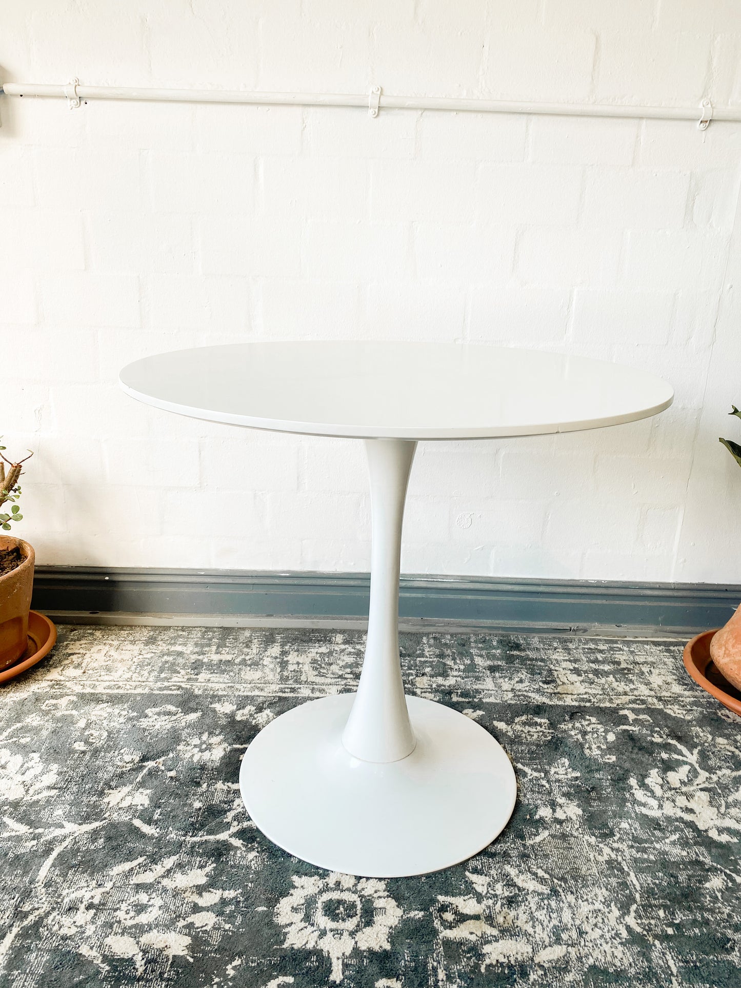 Tulip Style Dining Table