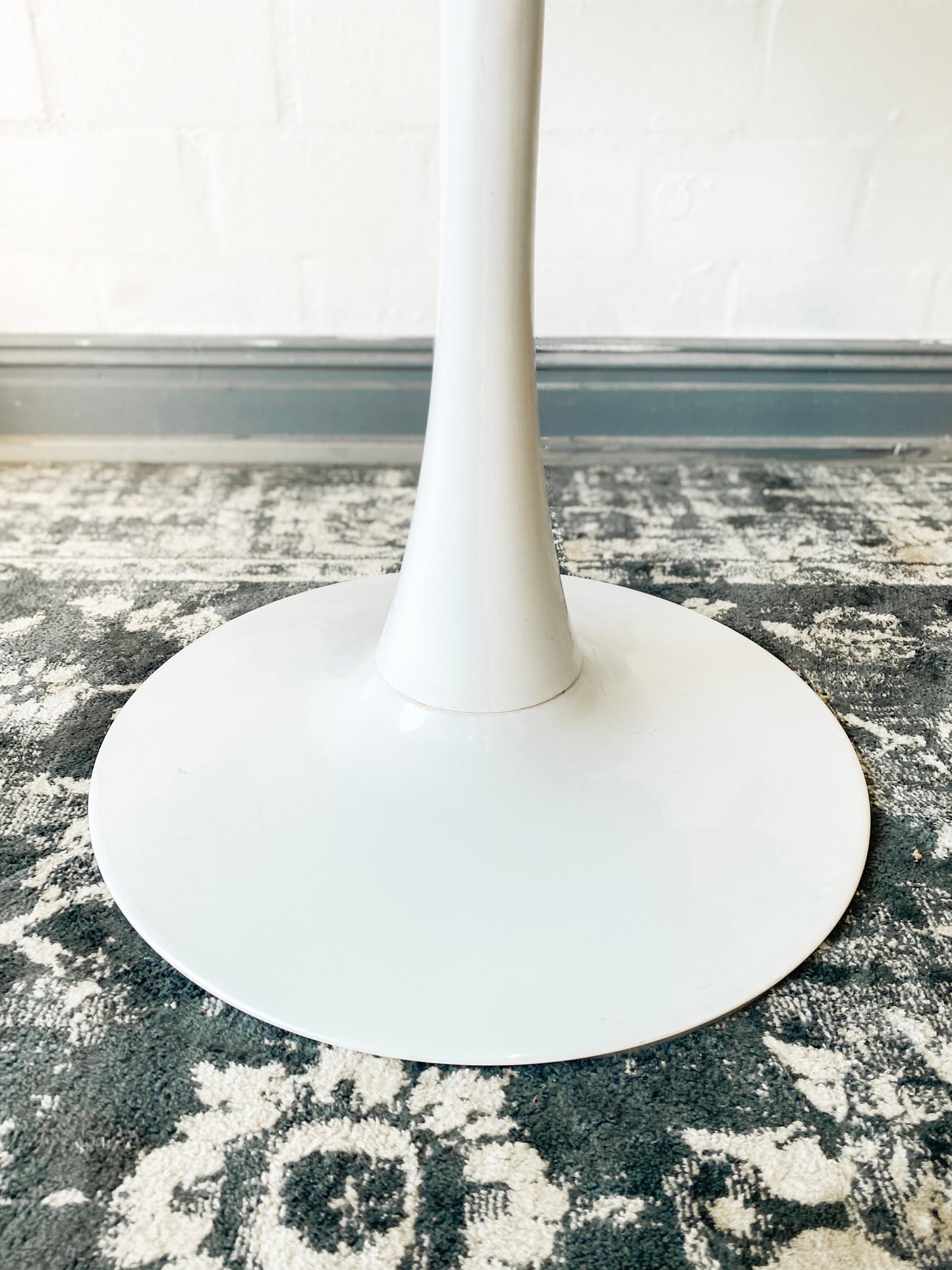 Tulip Style Dining Table
