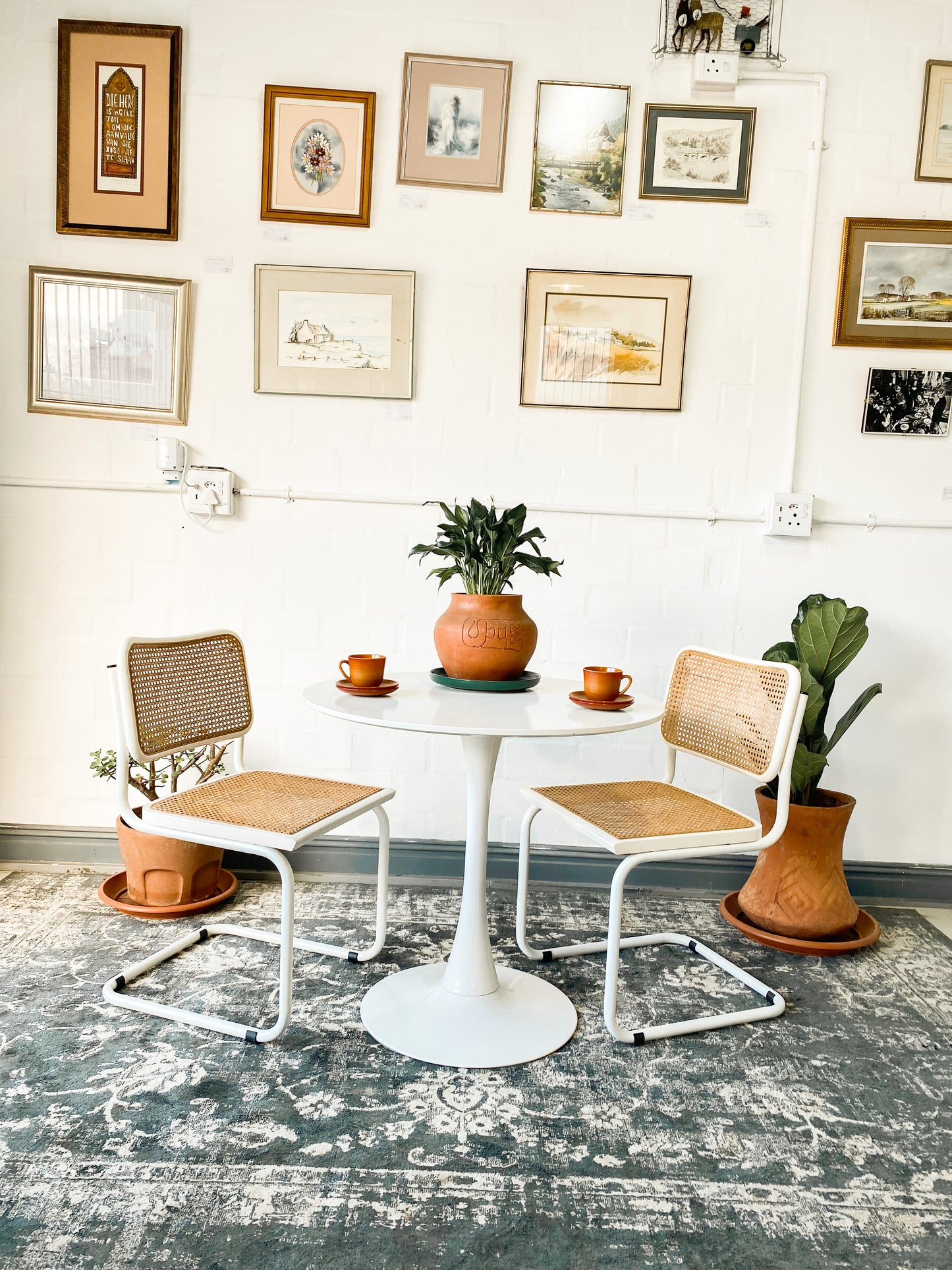 Tulip Style Dining Table