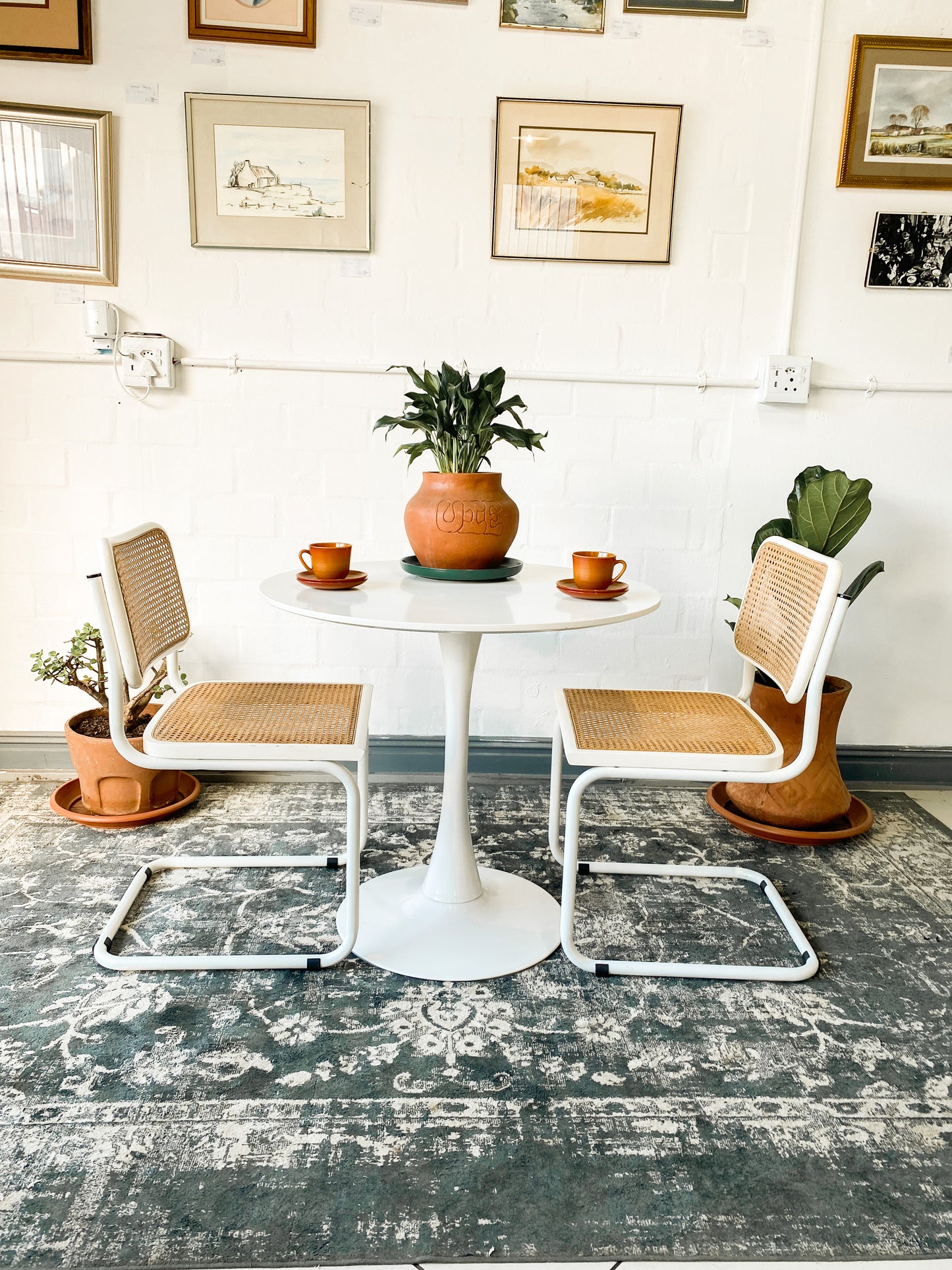 Tulip Style Dining Table