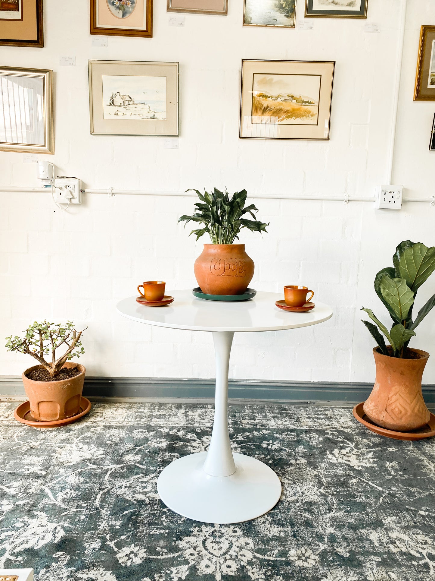 Tulip Style Dining Table