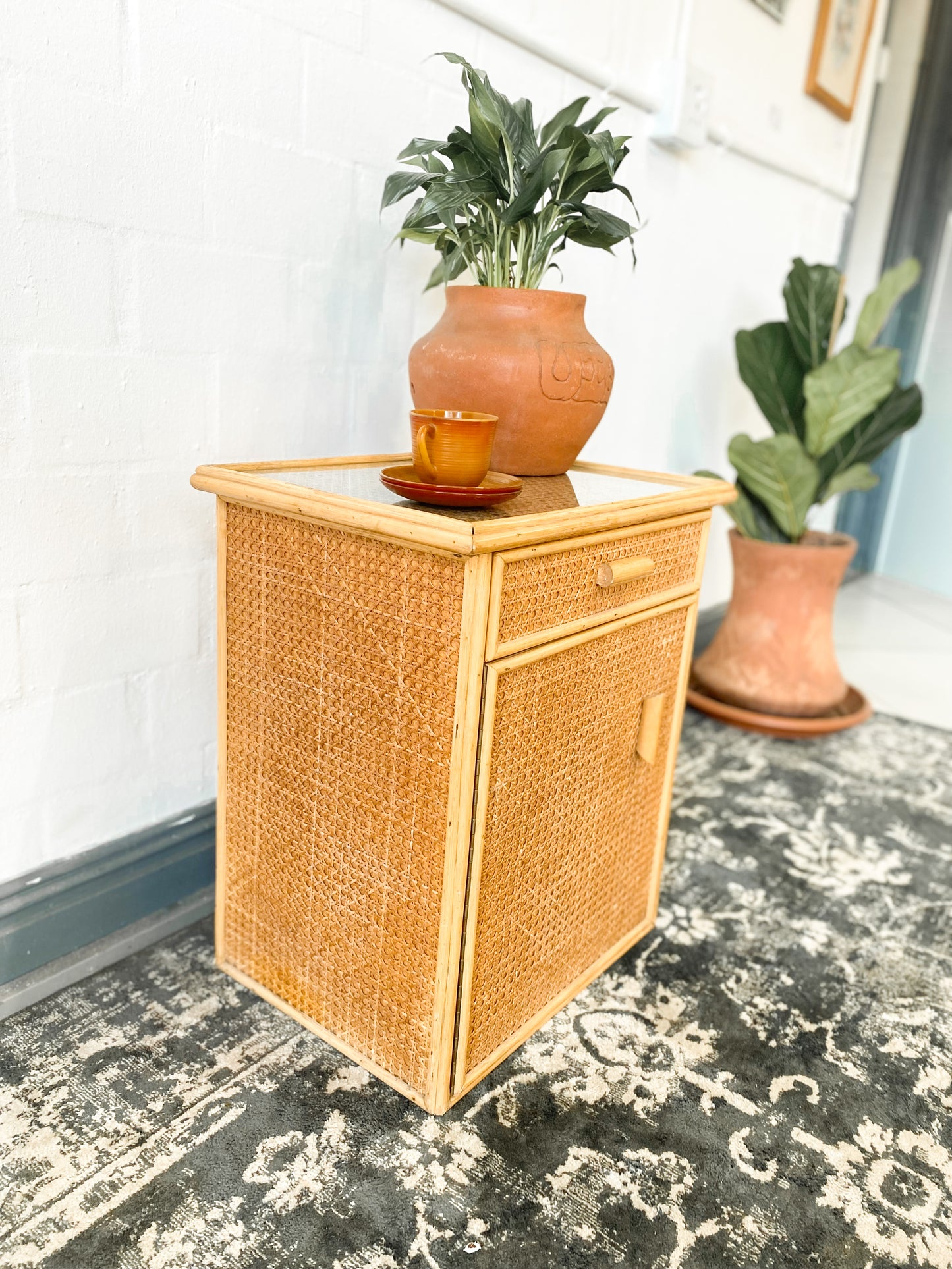Single Cane Pedestal
