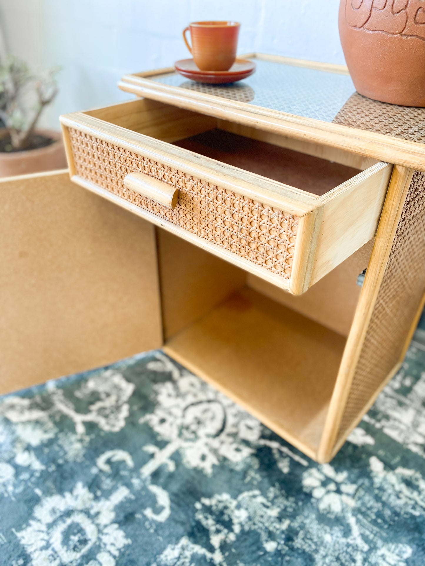 Single Cane Pedestal