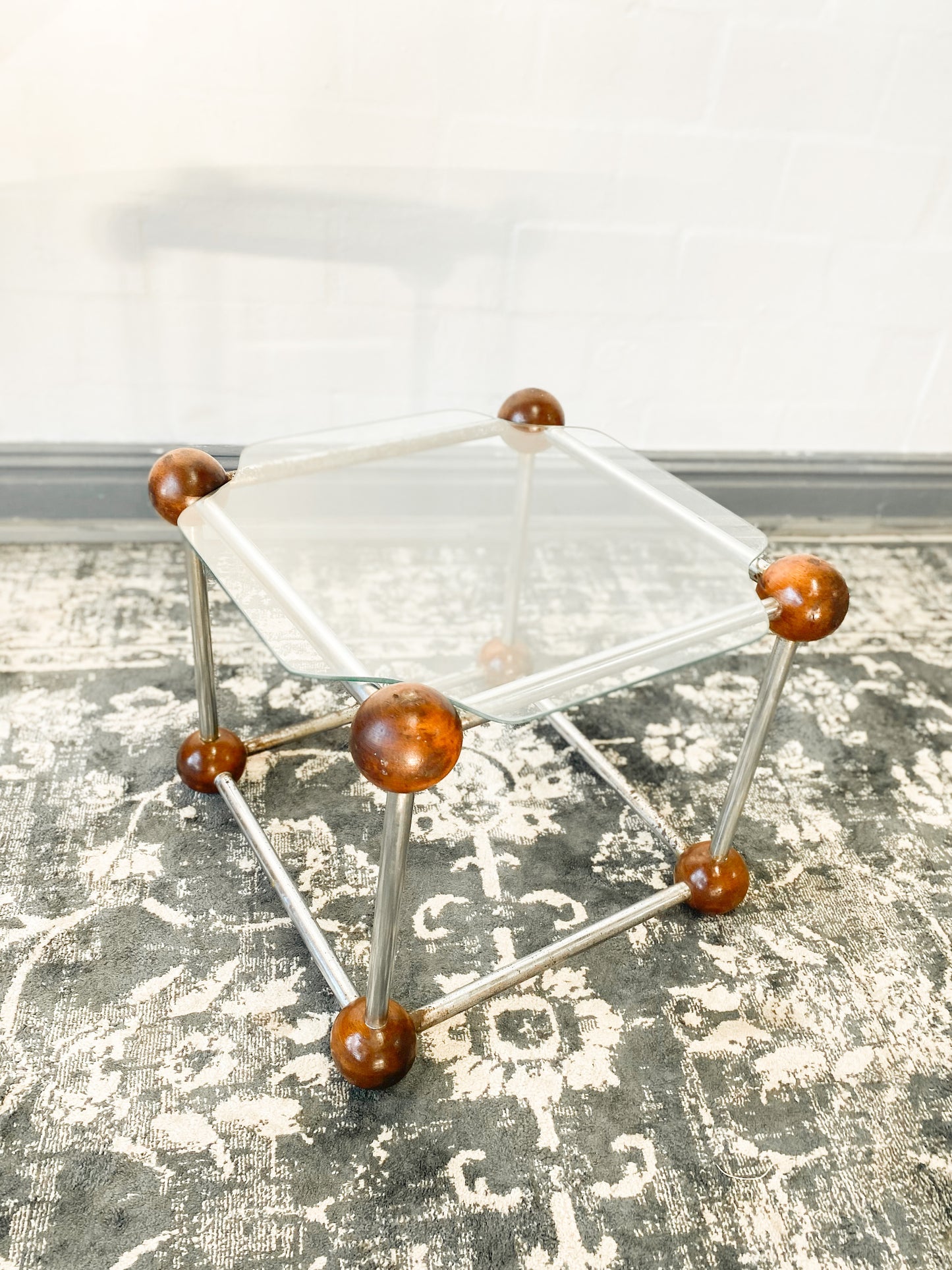 Atom Side Table