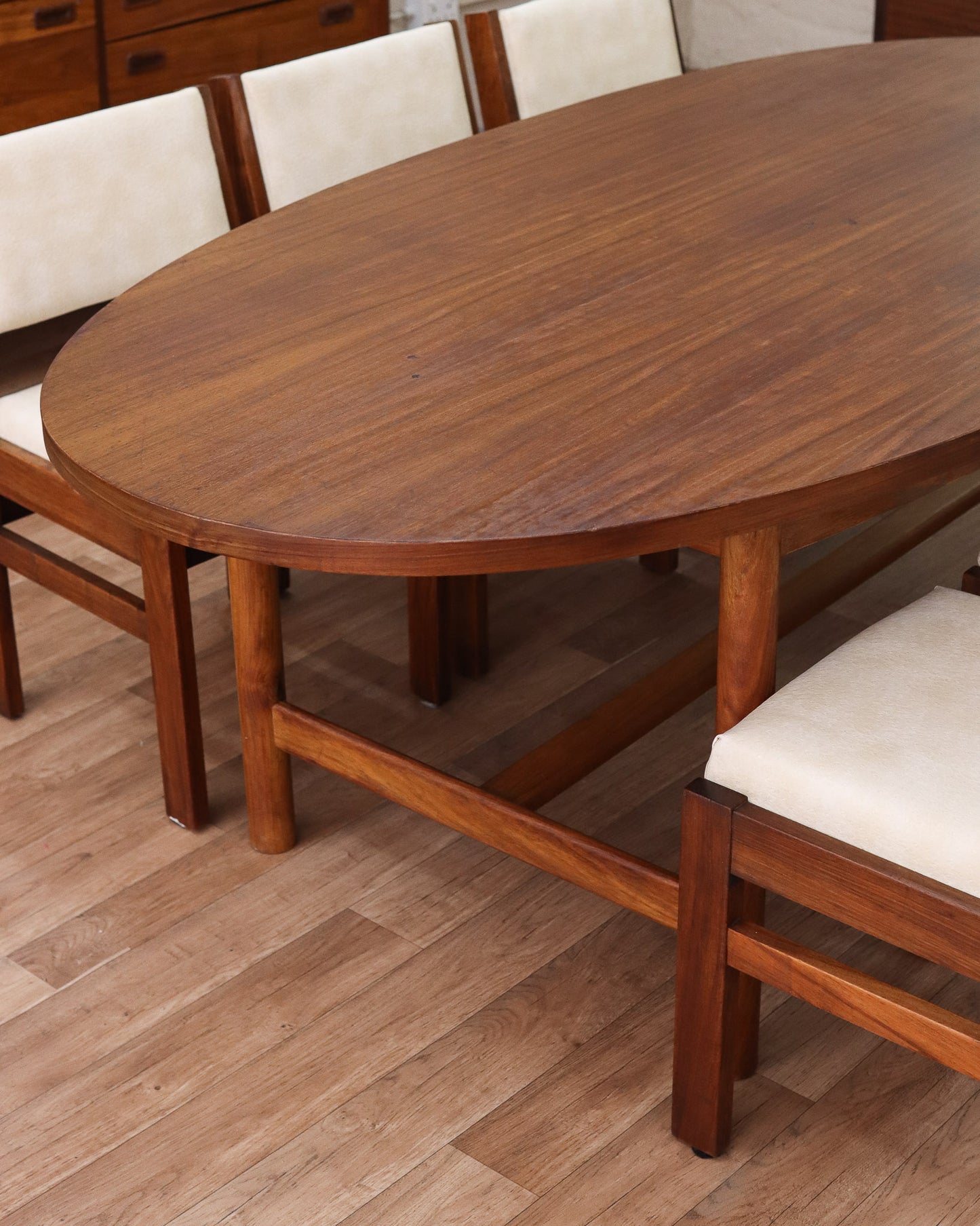 Mid-Century Oval Dining Table by Frystark