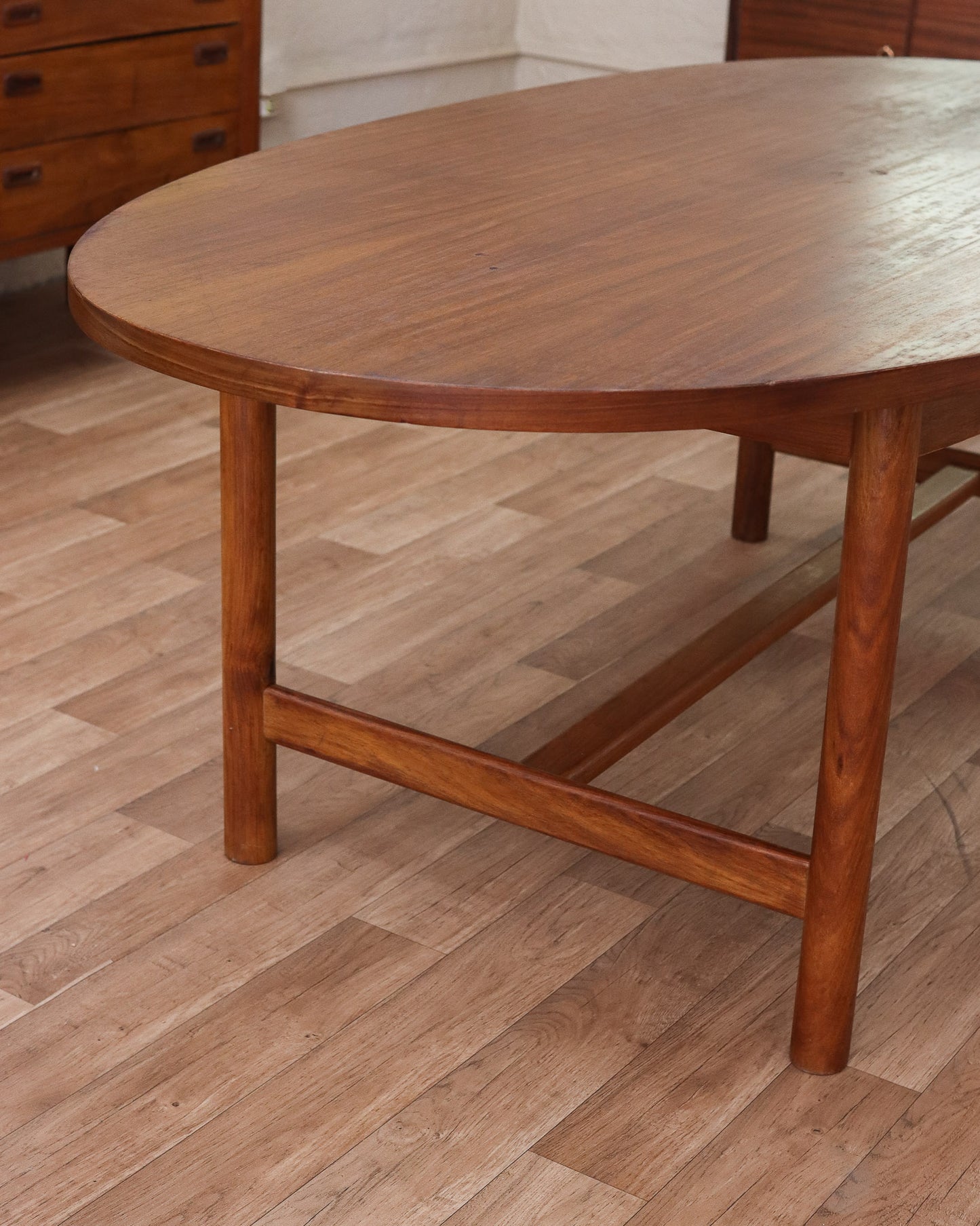 Mid-Century Oval Dining Table by Frystark