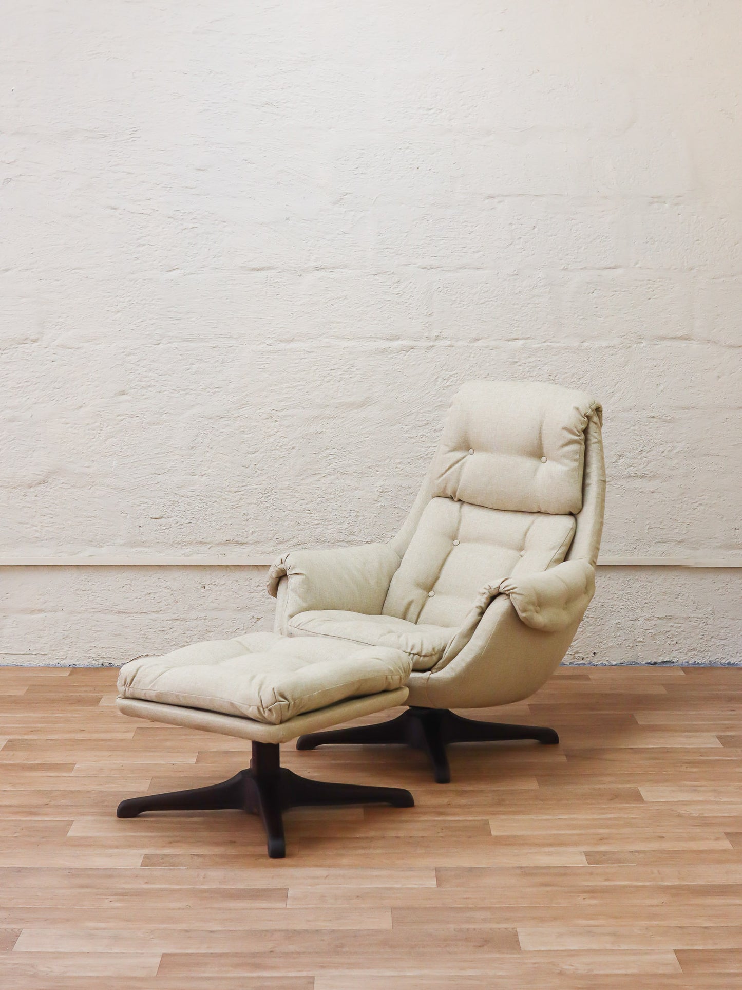 Retro Grafton Everest Swivel Chair and Stool