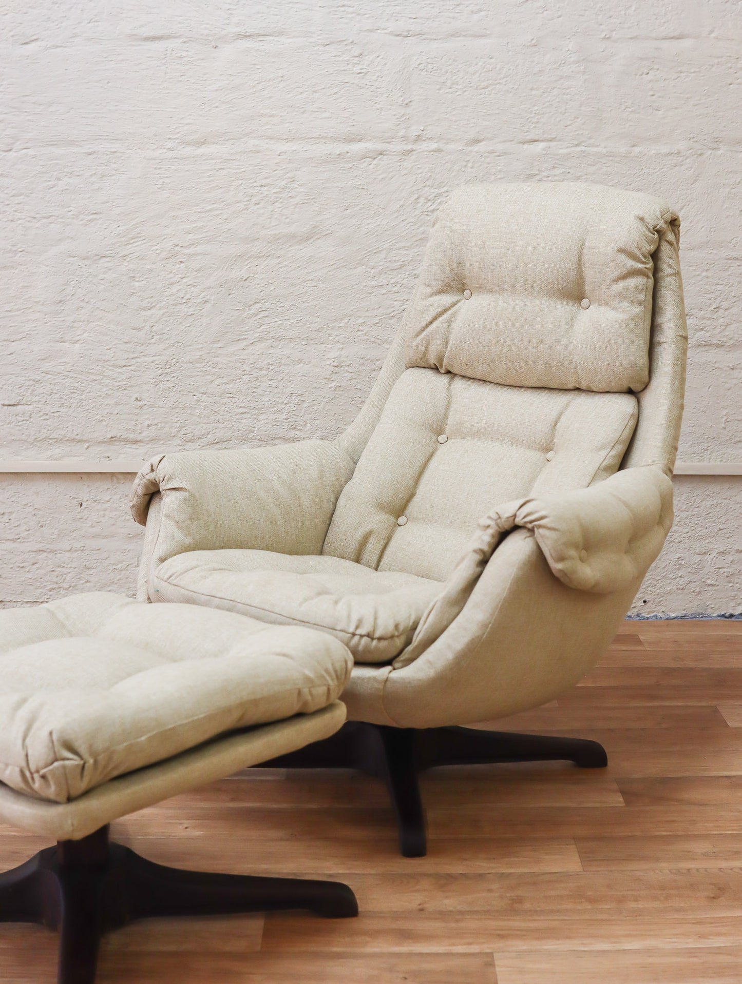 Retro Grafton Everest Swivel Chair and Stool