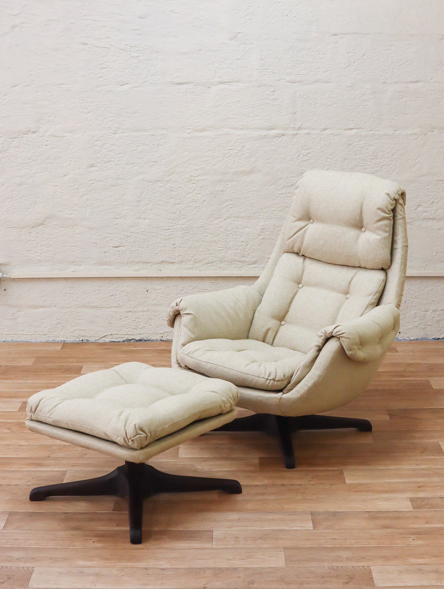 Retro Grafton Everest Swivel Chair and Stool