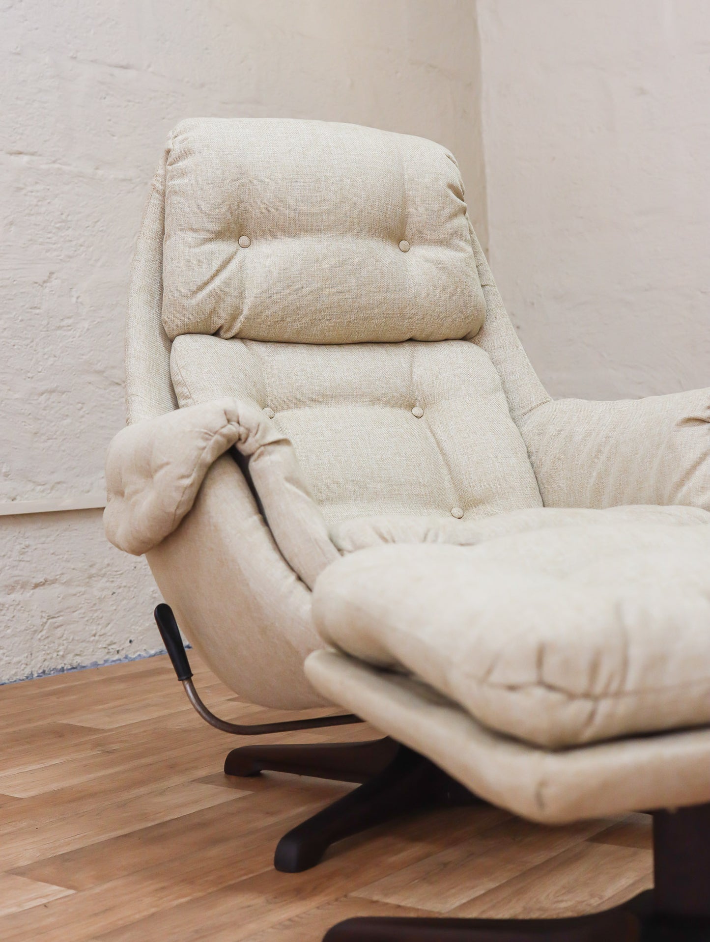 Retro Grafton Everest Swivel Chair and Stool