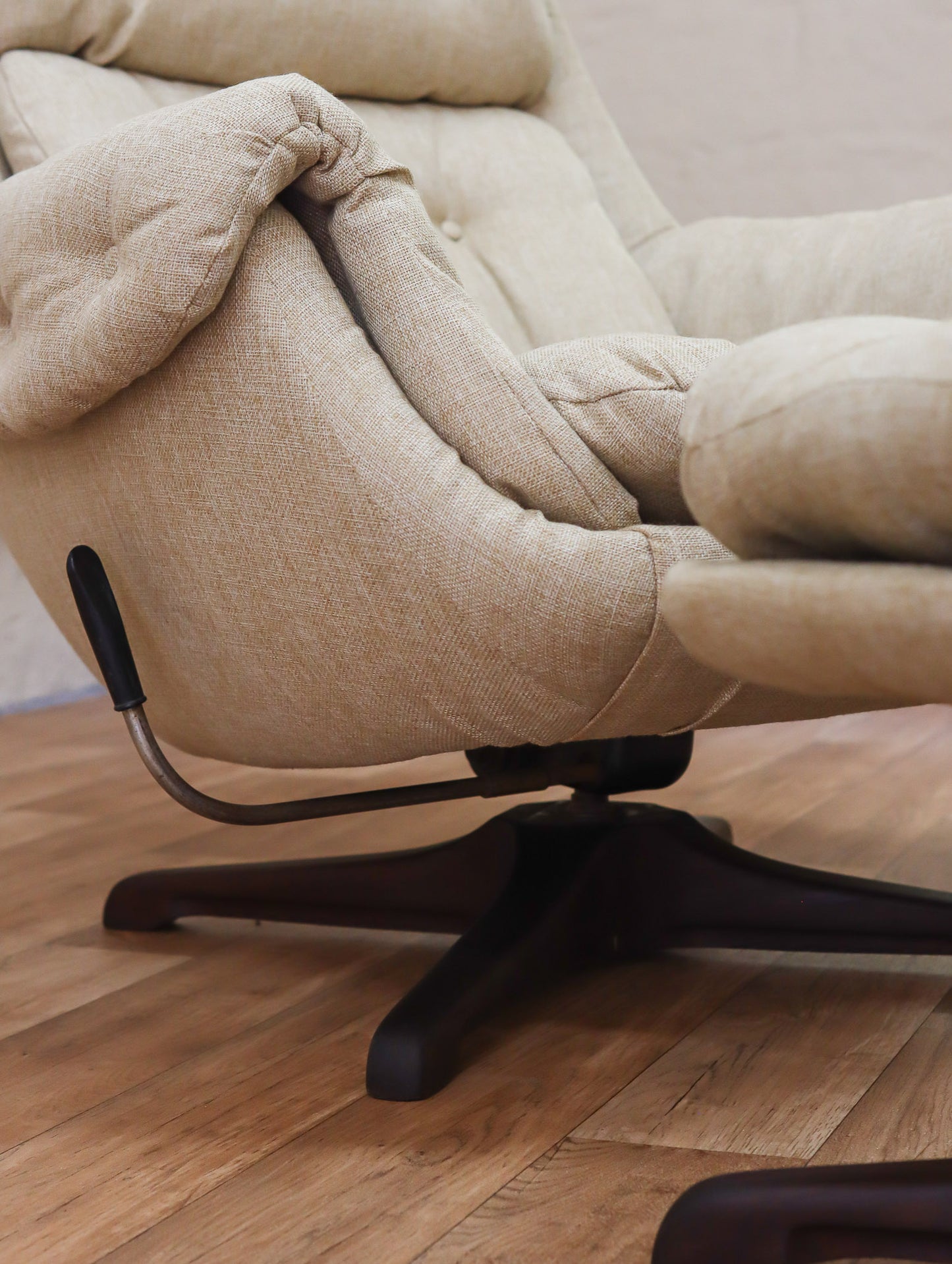 Retro Grafton Everest Swivel Chair and Stool