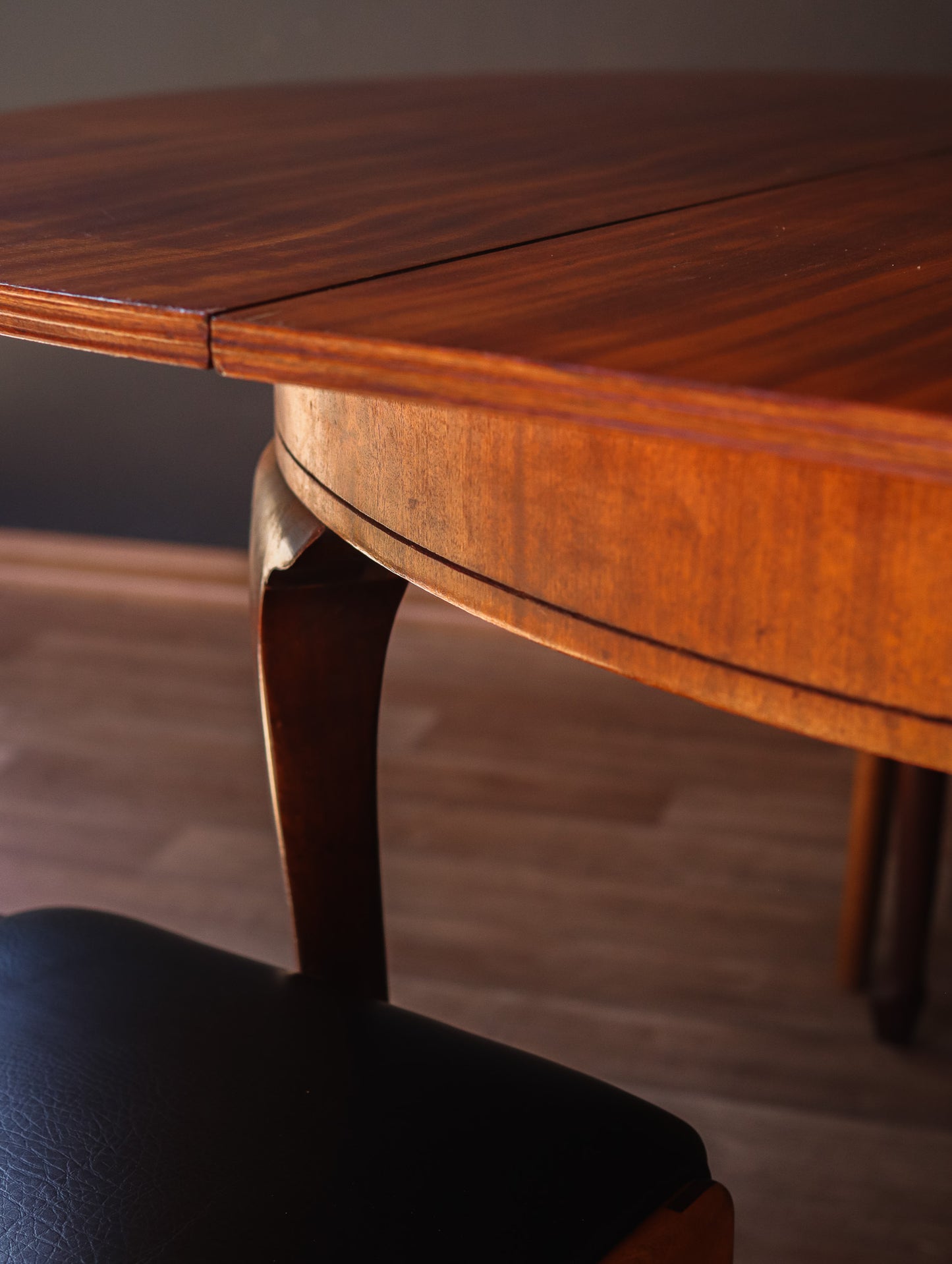 Greaves & Thomas Extendable Dining Table