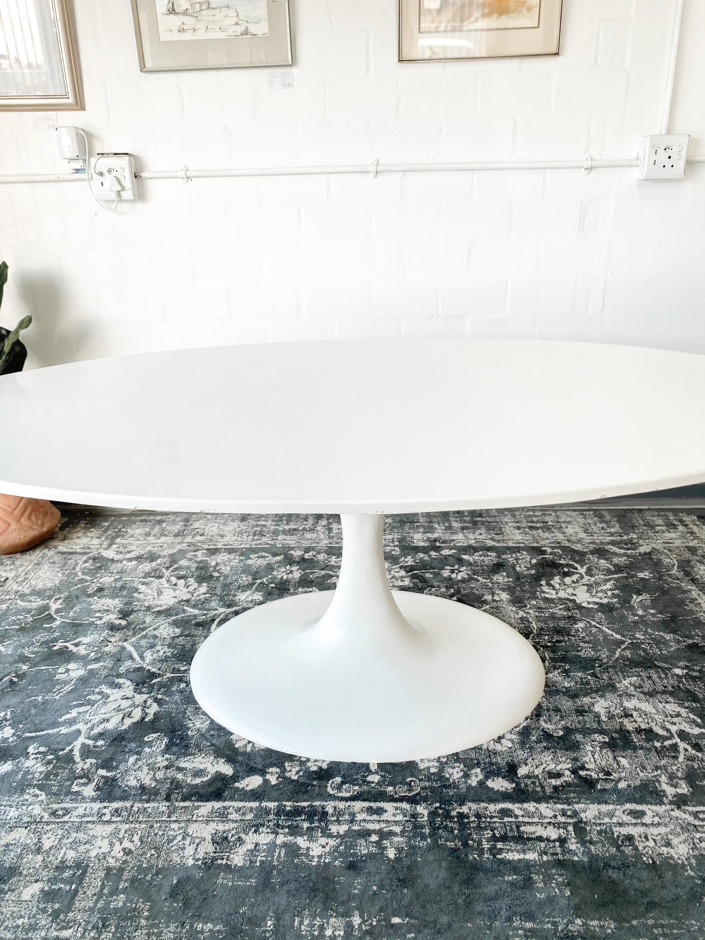 Tulip Dining Table