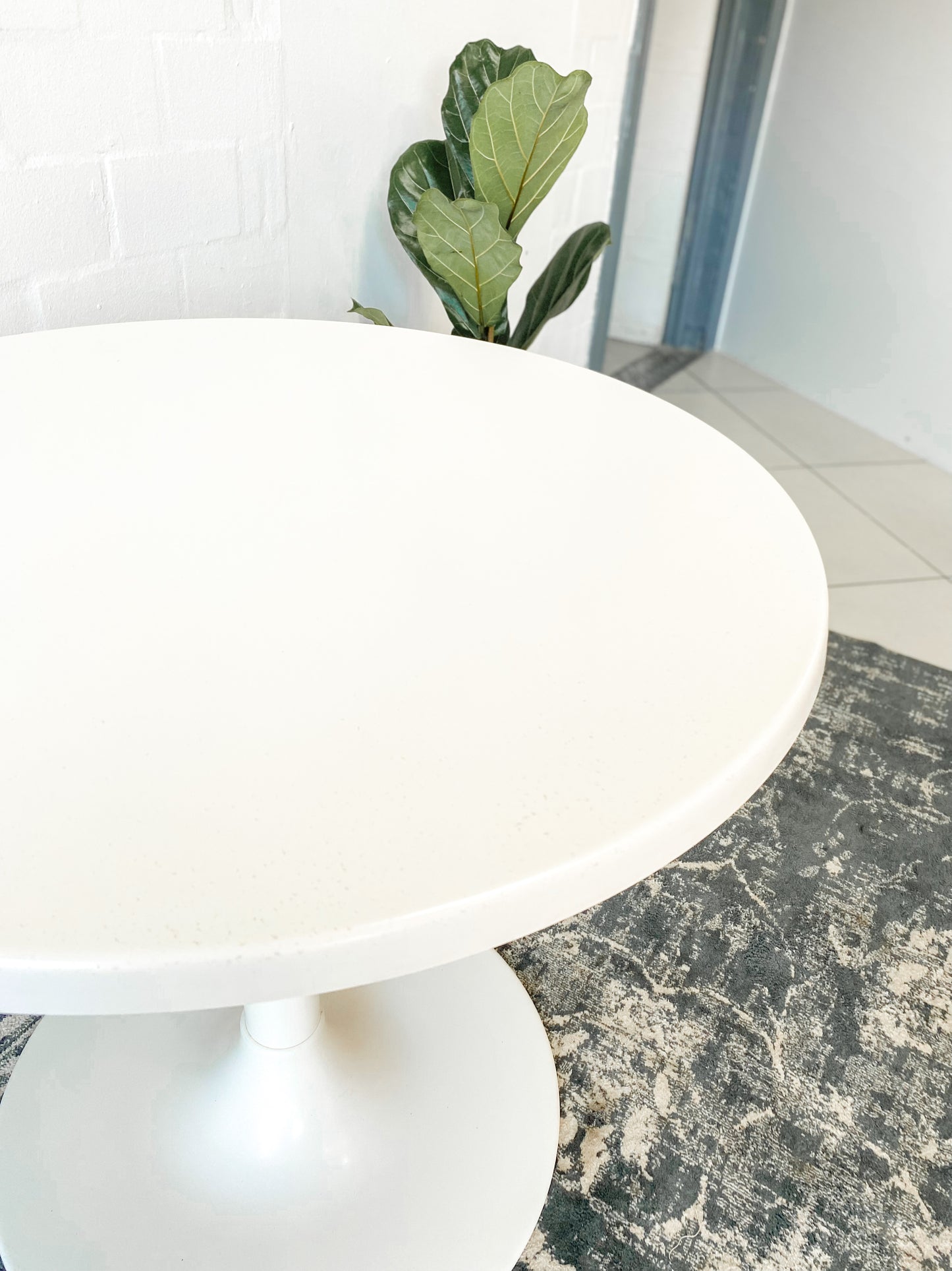 Tulip Style Dining Table