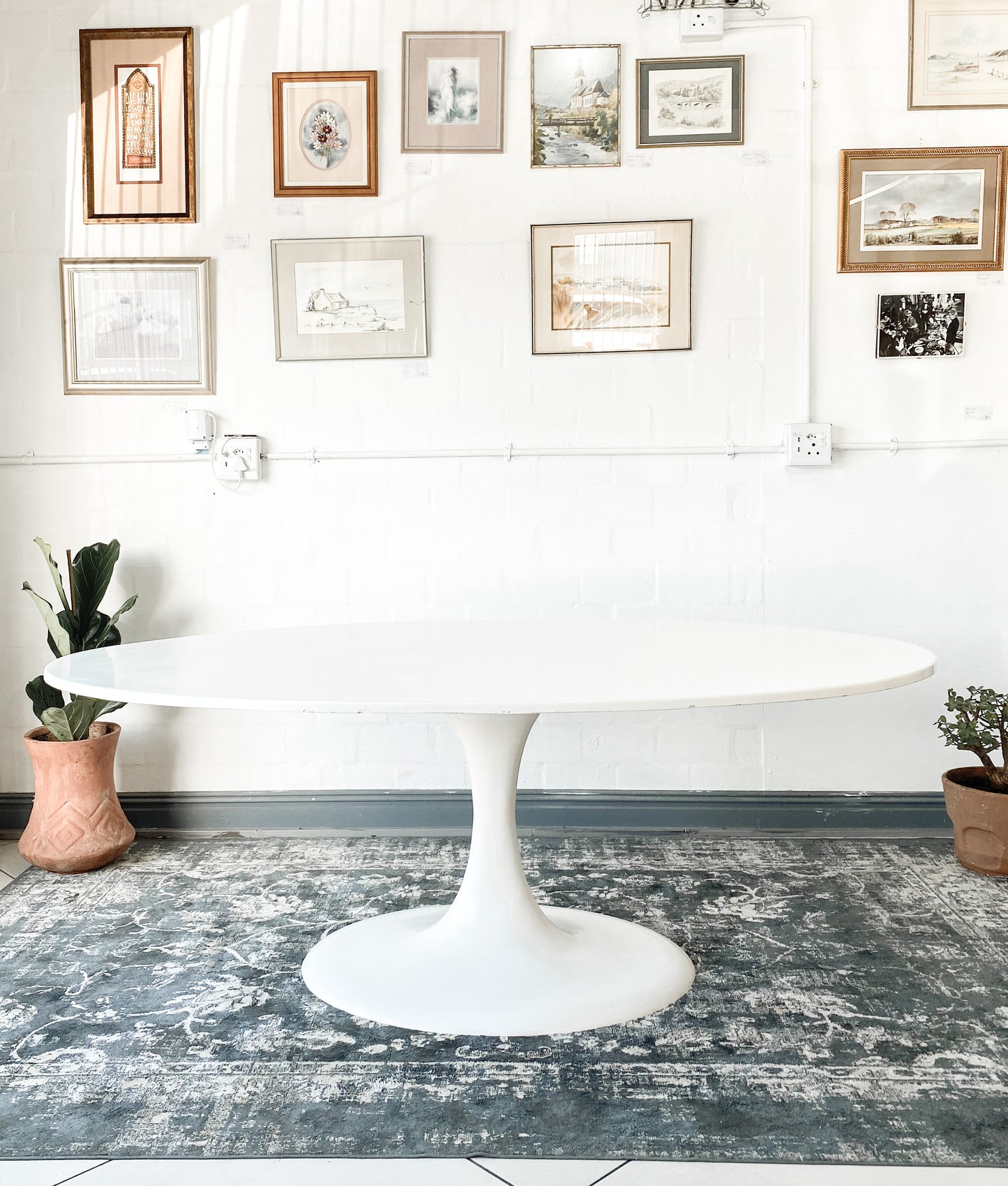 Tulip Dining Table