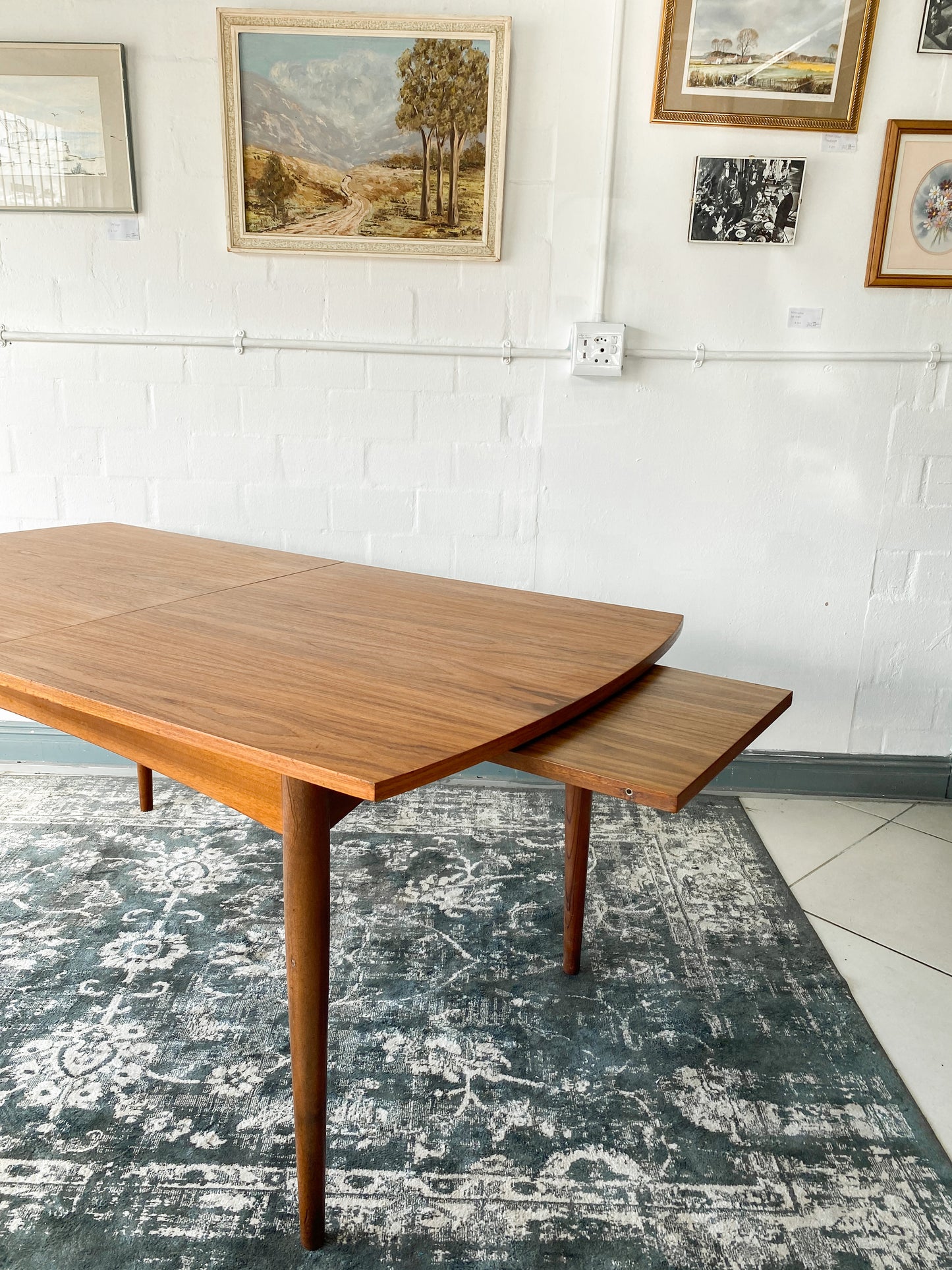 Frystark Extendable Dining Table