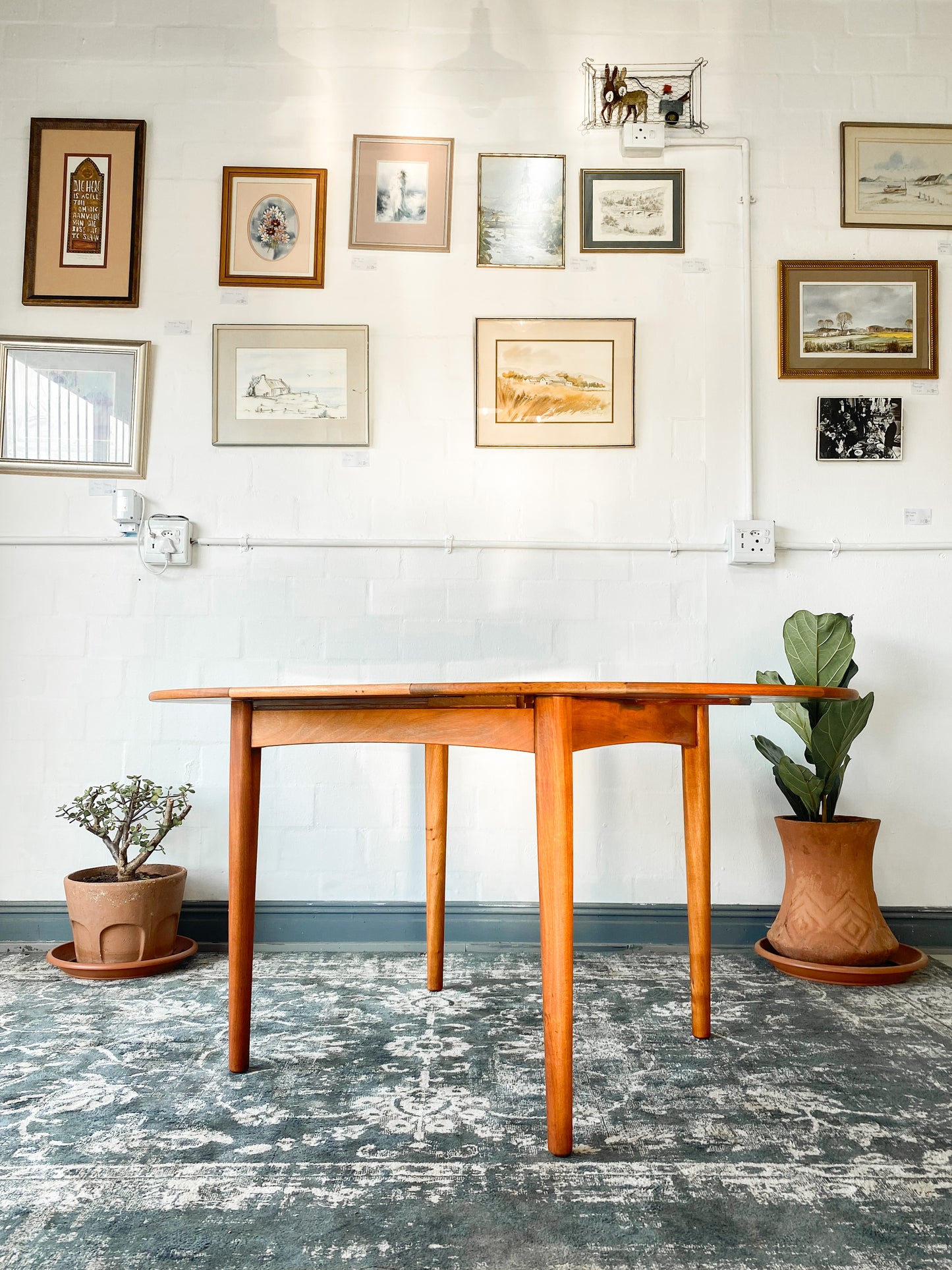 Mid-Century Extendable Dining Table