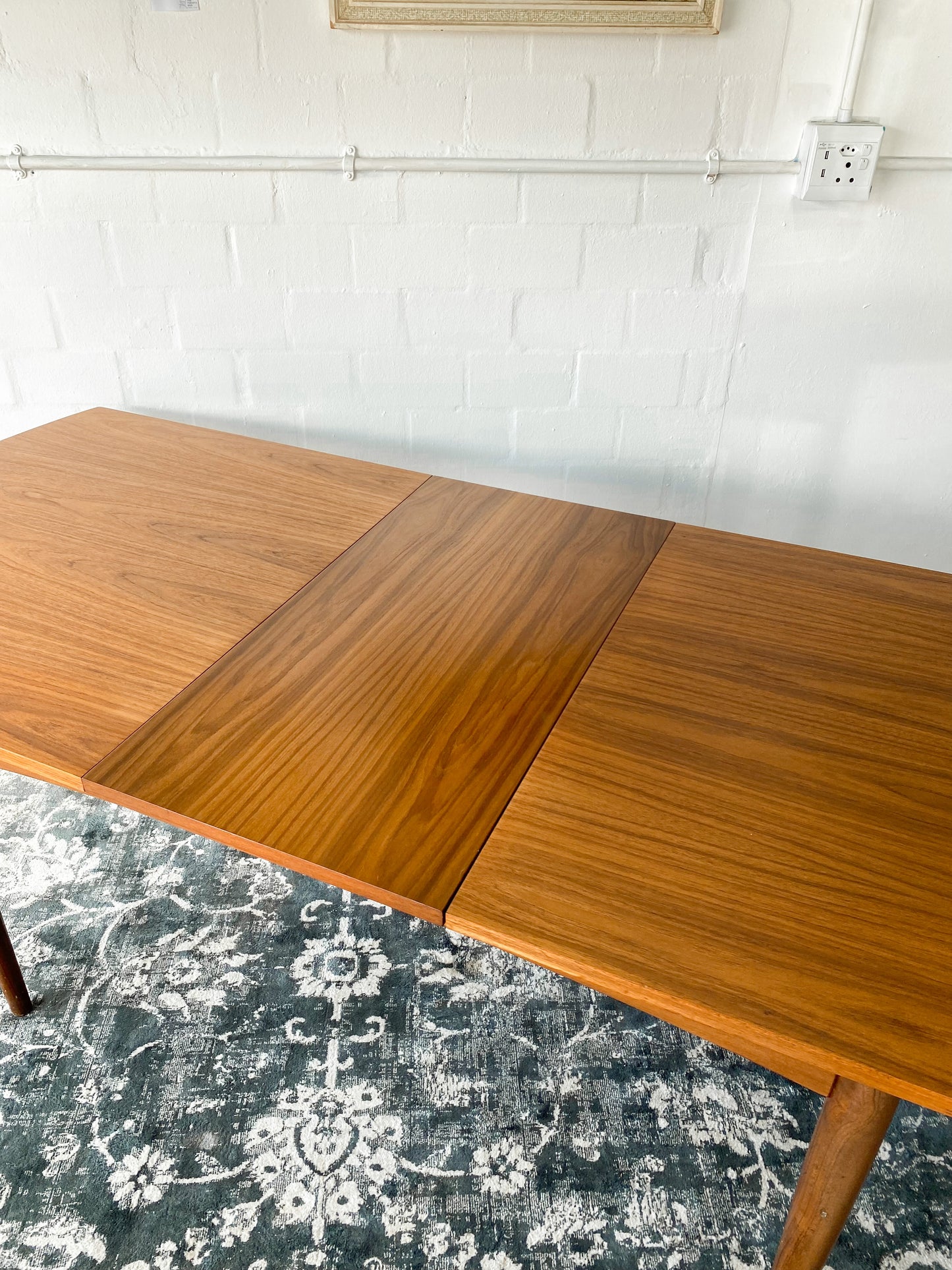 Frystark Extendable Dining Table