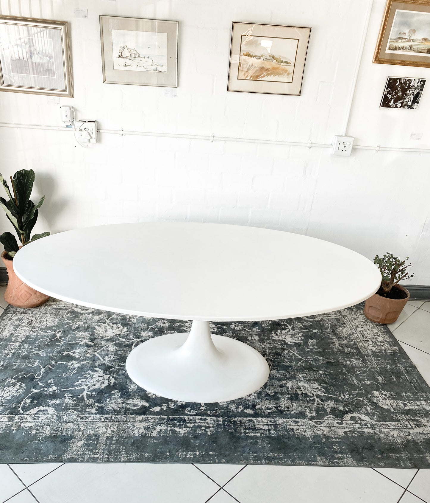 Tulip Dining Table